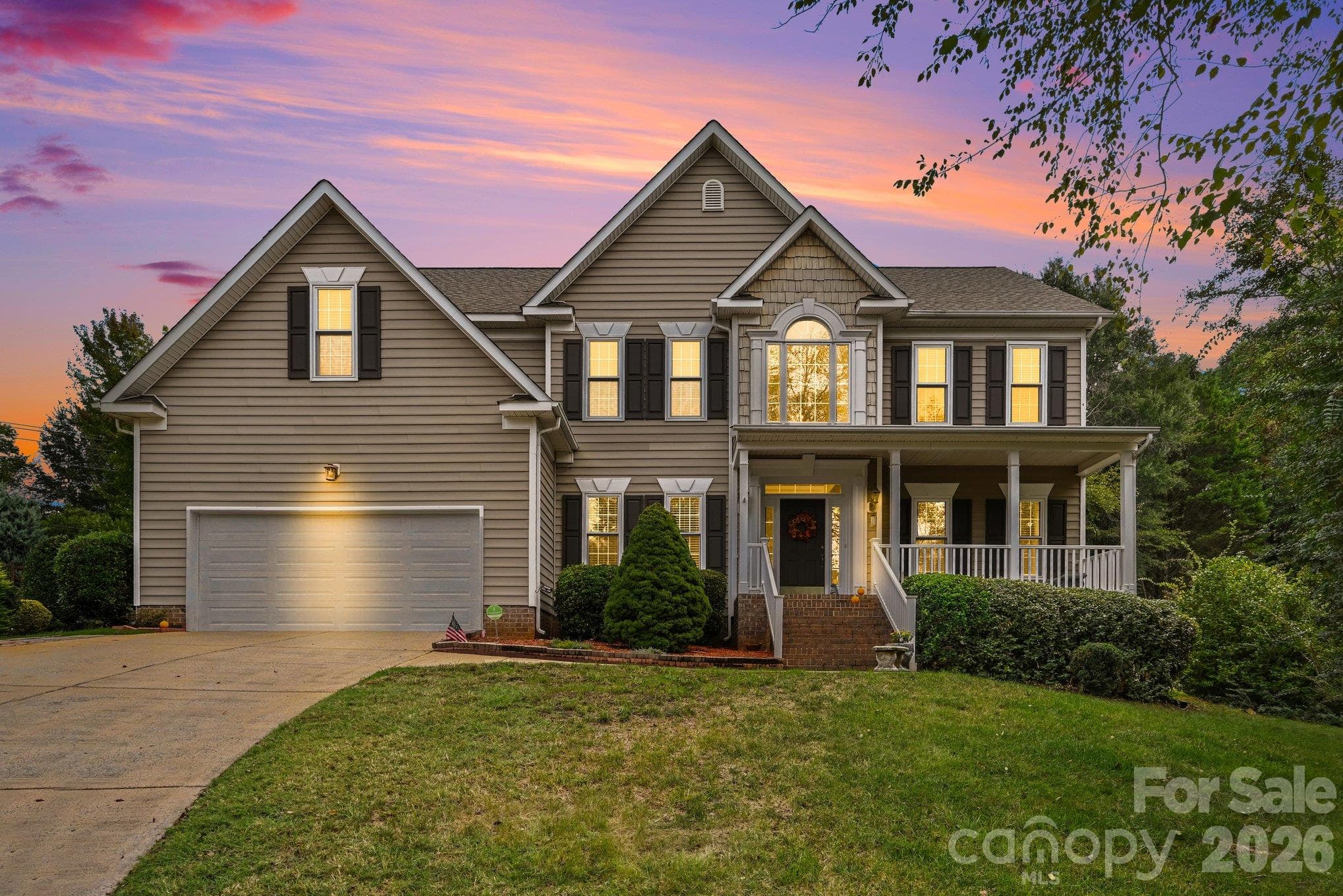 Single Family Residence at 1418 Coachman Drive, Waxhaw, photo 2 of 47