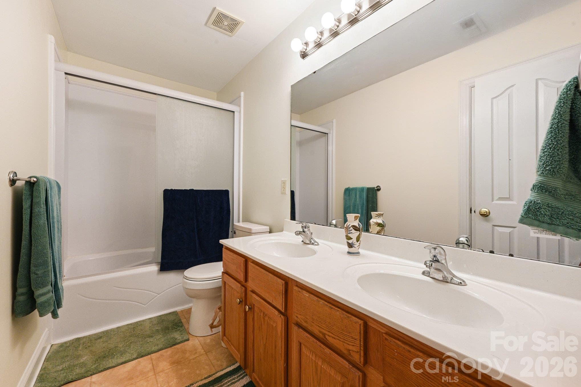 UPSTAIRS GUEST BATHROOM - 1418 Coachman Drive, Waxhaw