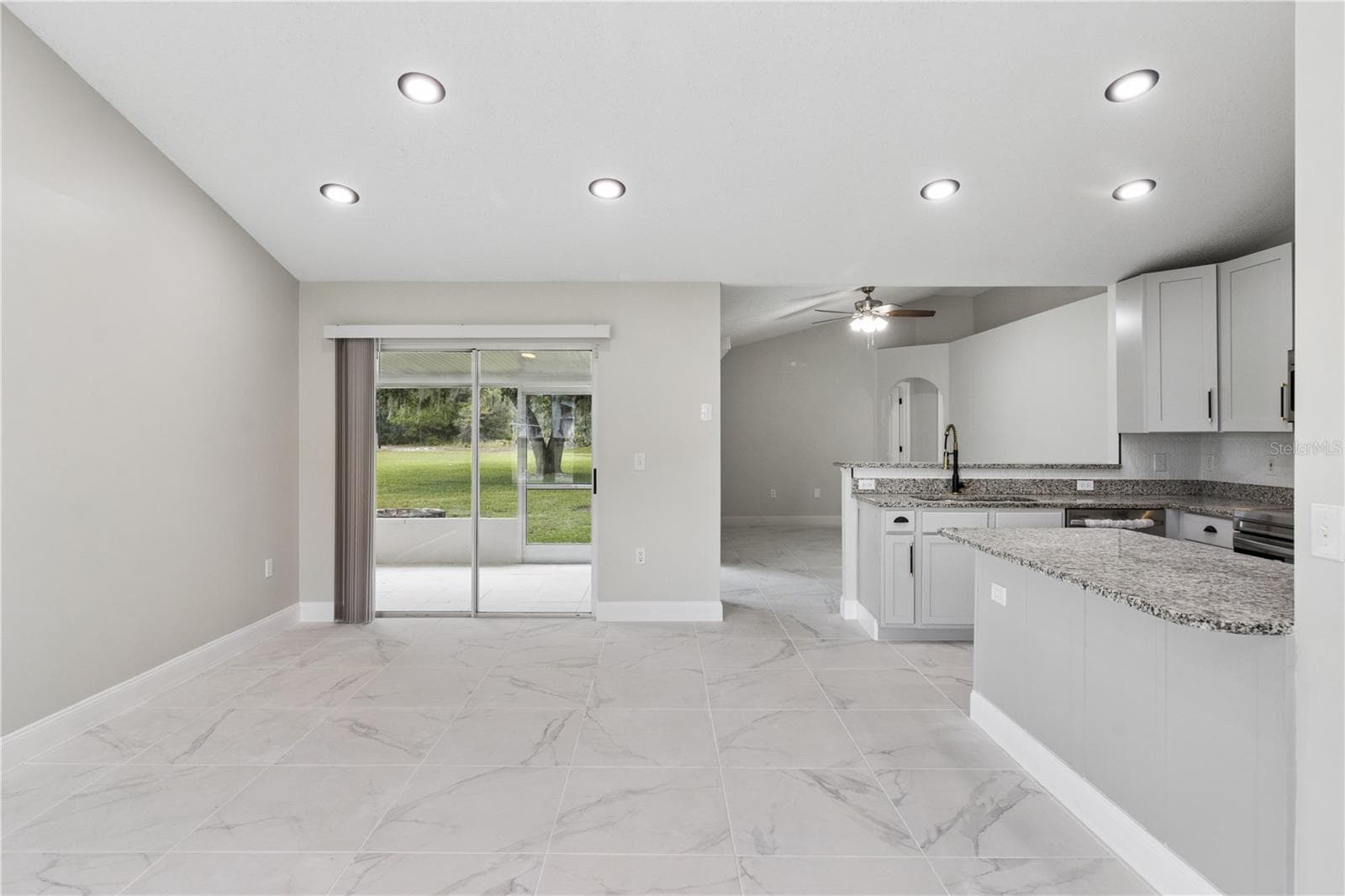 Living Room/Kitchen - 1011 EIFFEL LN, KISSIMMEE