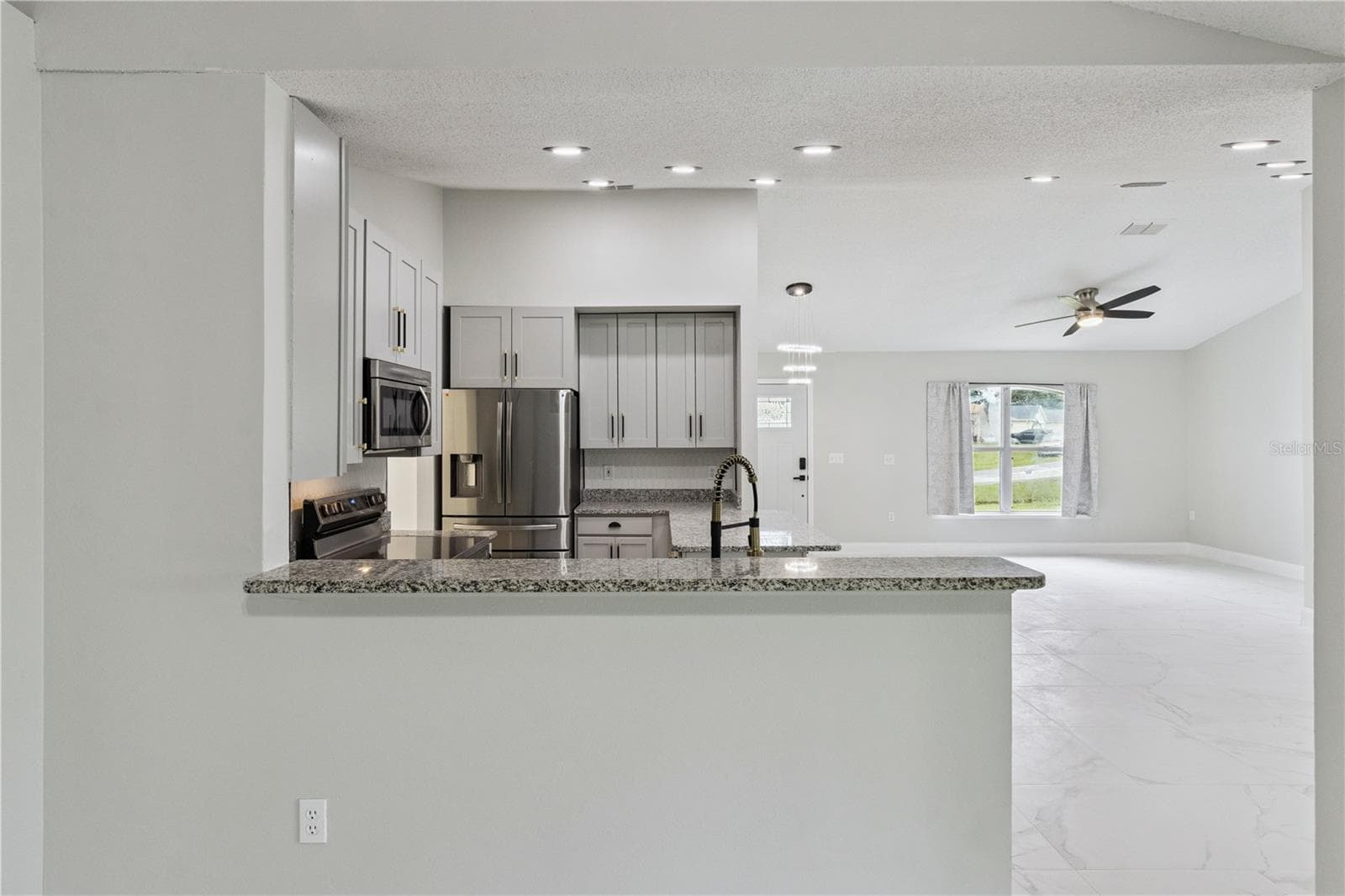 Kitchen - 1011 EIFFEL LN, KISSIMMEE