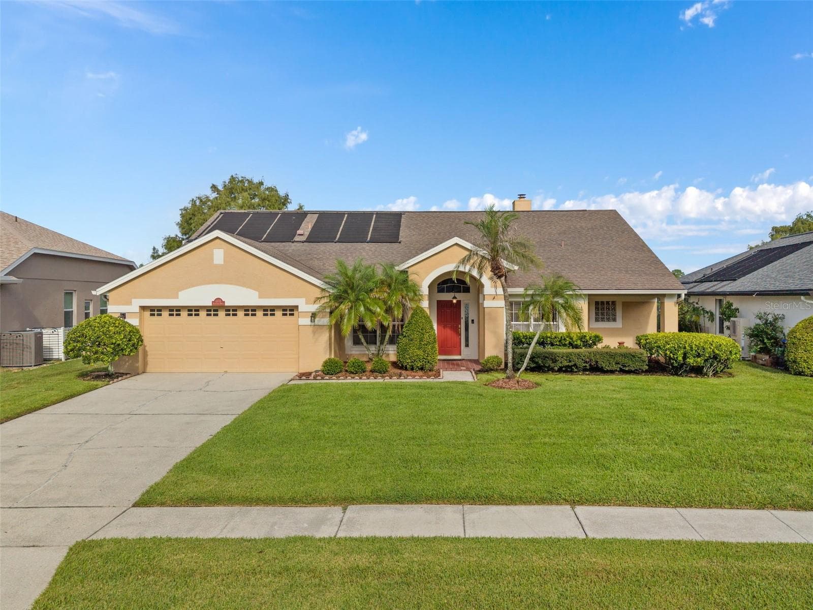 Single Family Residence at 13715 BLUEWATER CIR, ORLANDO, photo 2 of 45