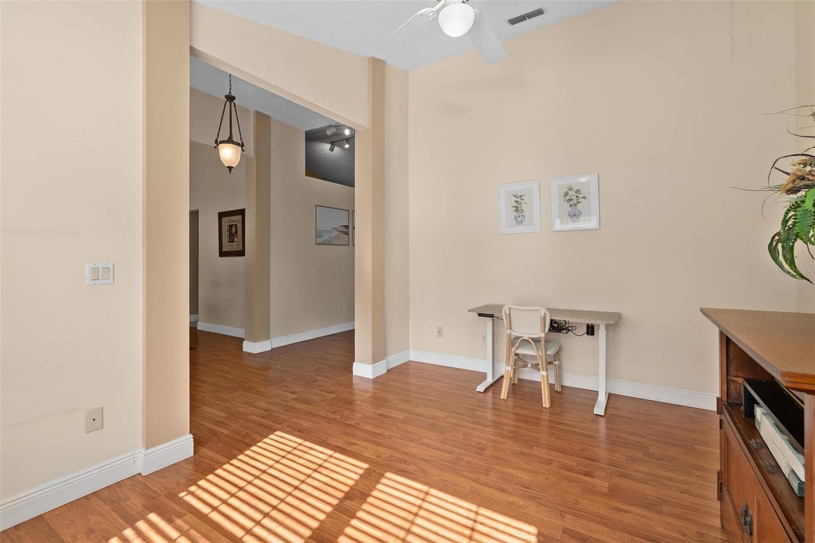 Single Family Residence at 13715 BLUEWATER CIR, ORLANDO, photo 7 of 45