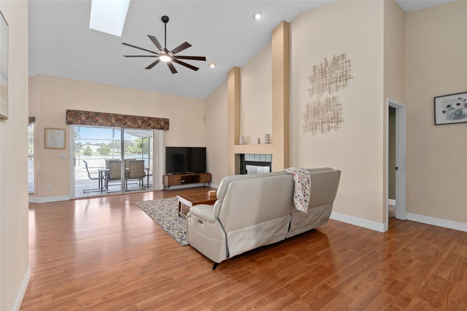 Single Family Residence at 13715 BLUEWATER CIR, ORLANDO, photo 10 of 45