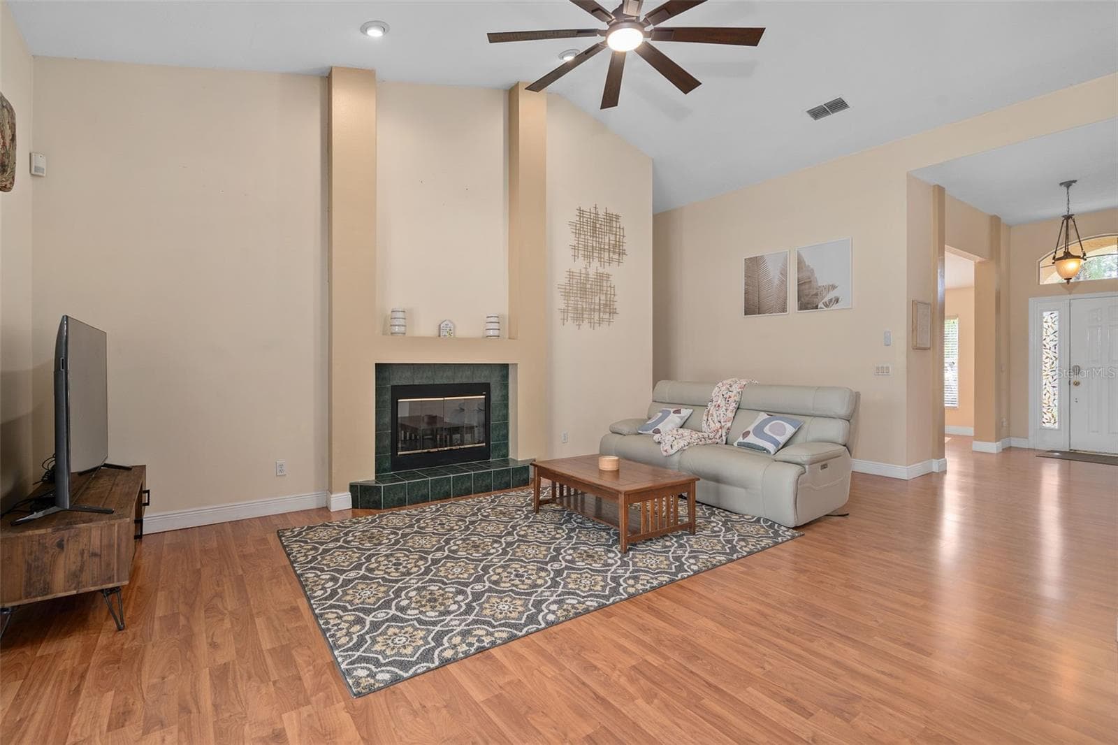 Single Family Residence at 13715 BLUEWATER CIR, ORLANDO, photo 11 of 45