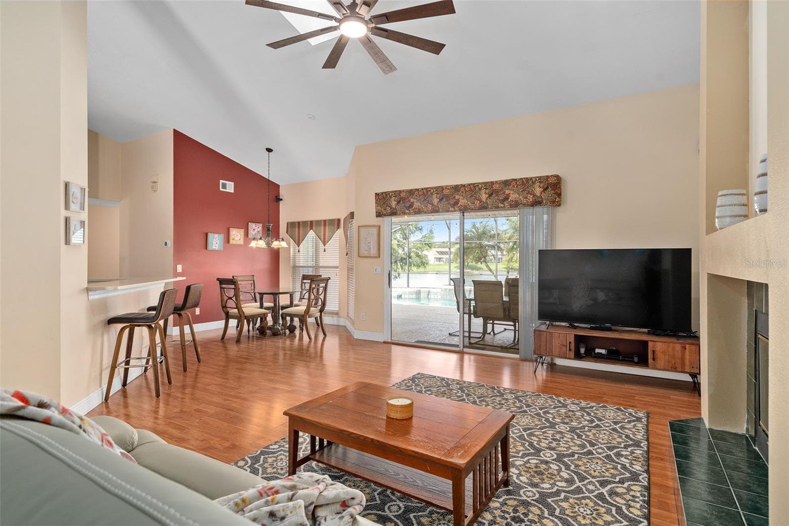 Single Family Residence at 13715 BLUEWATER CIR, ORLANDO, photo 12 of 45