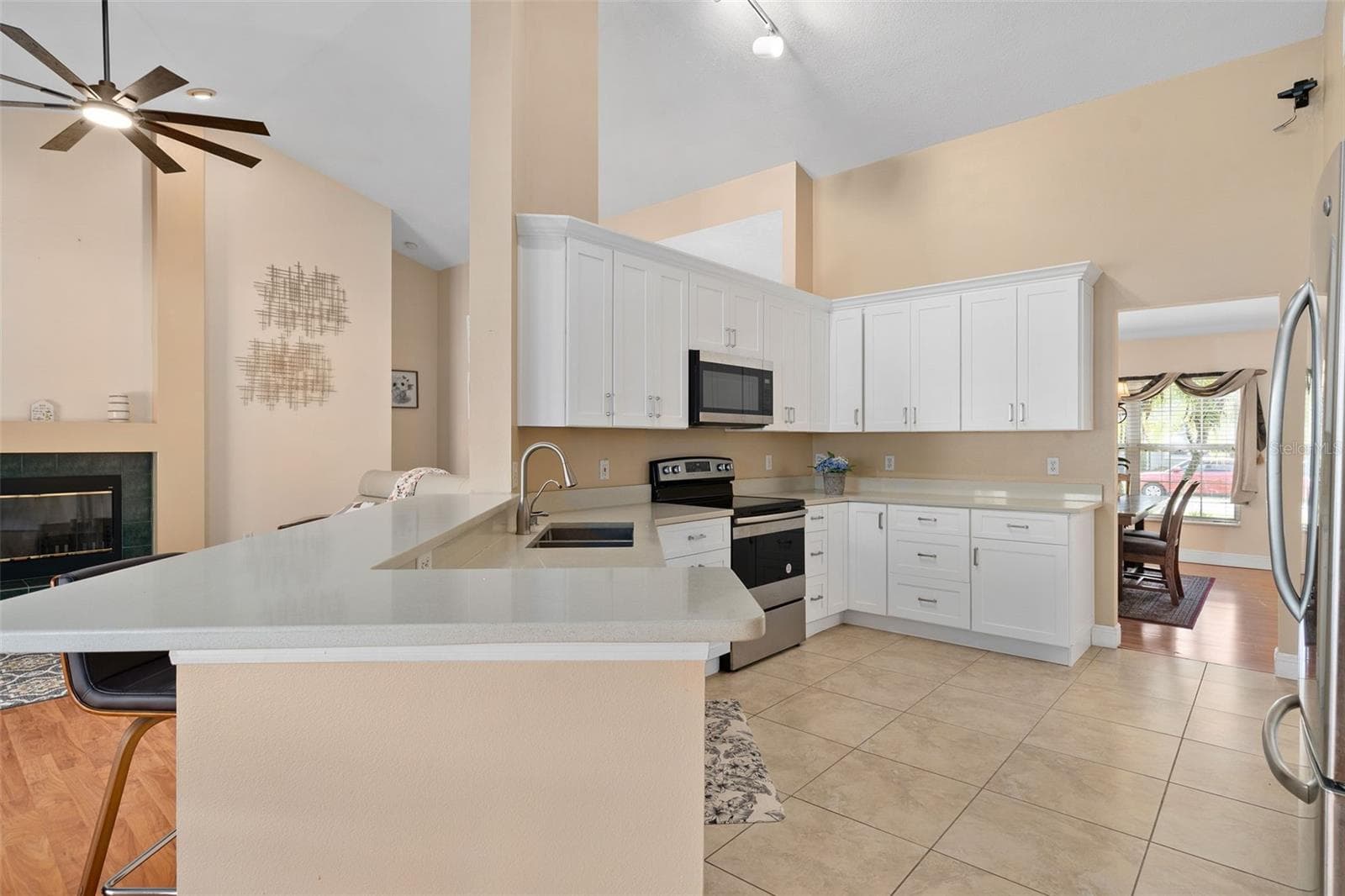 Single Family Residence at 13715 BLUEWATER CIR, ORLANDO, photo 16 of 45