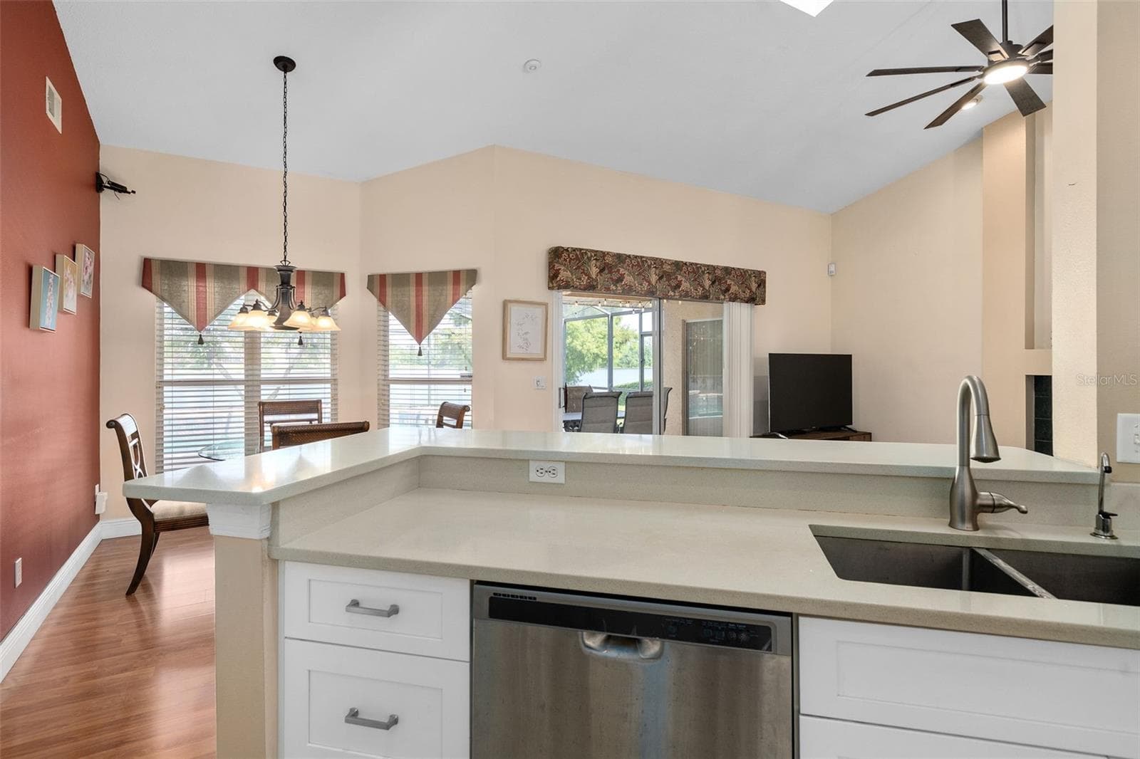 Single Family Residence at 13715 BLUEWATER CIR, ORLANDO, photo 17 of 45