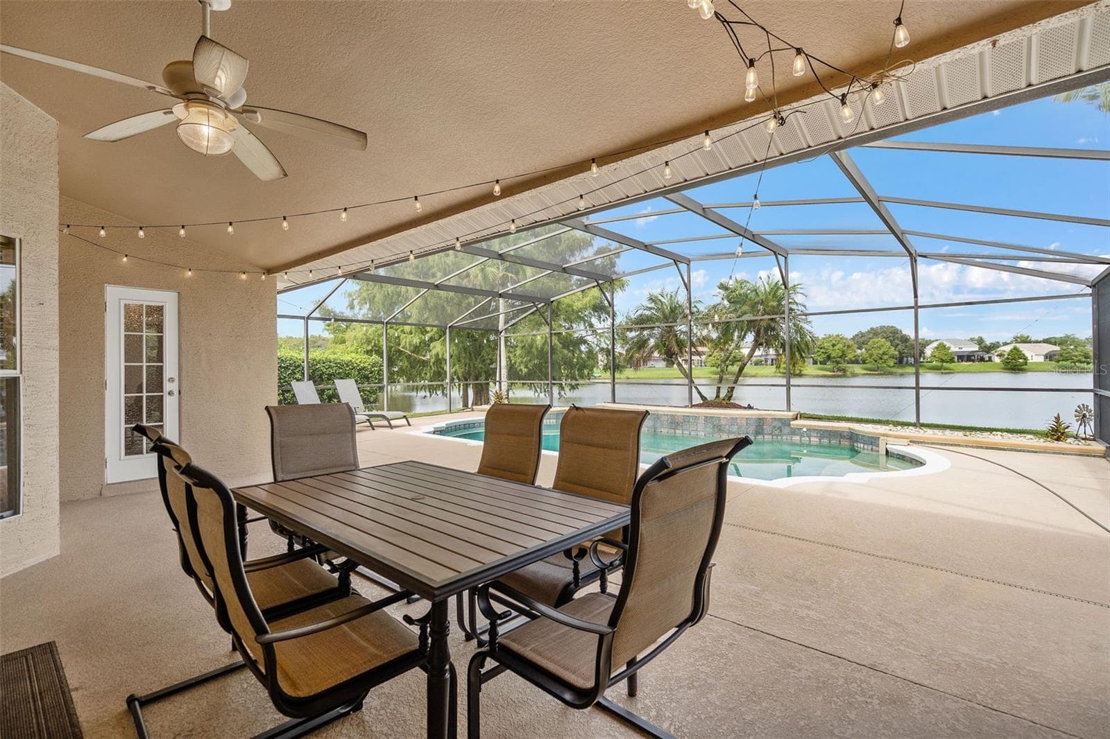 Single Family Residence at 13715 BLUEWATER CIR, ORLANDO, photo 33 of 45