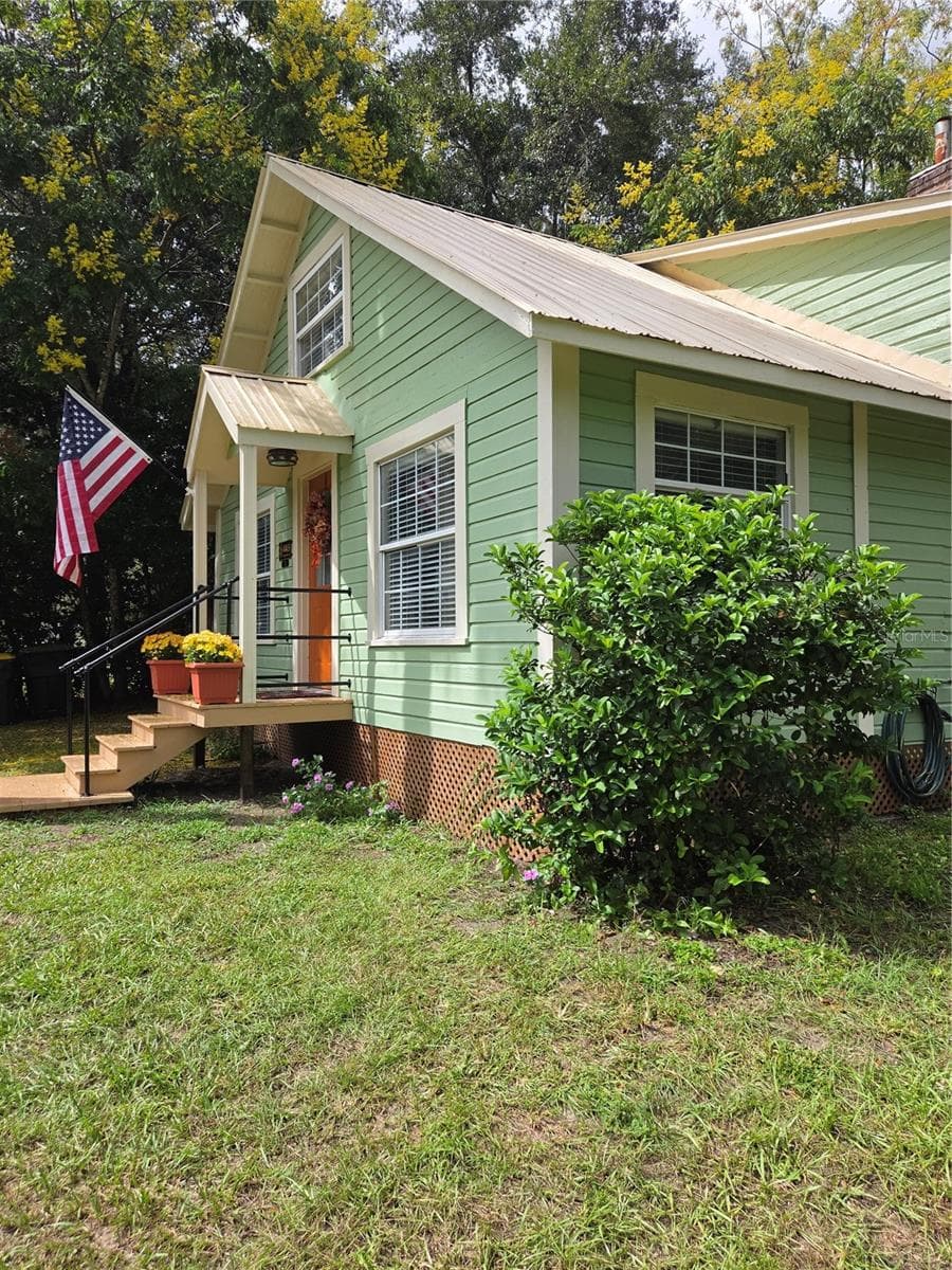Single Family Residence at 449 ROSE ST, UMATILLA, photo 2 of 6