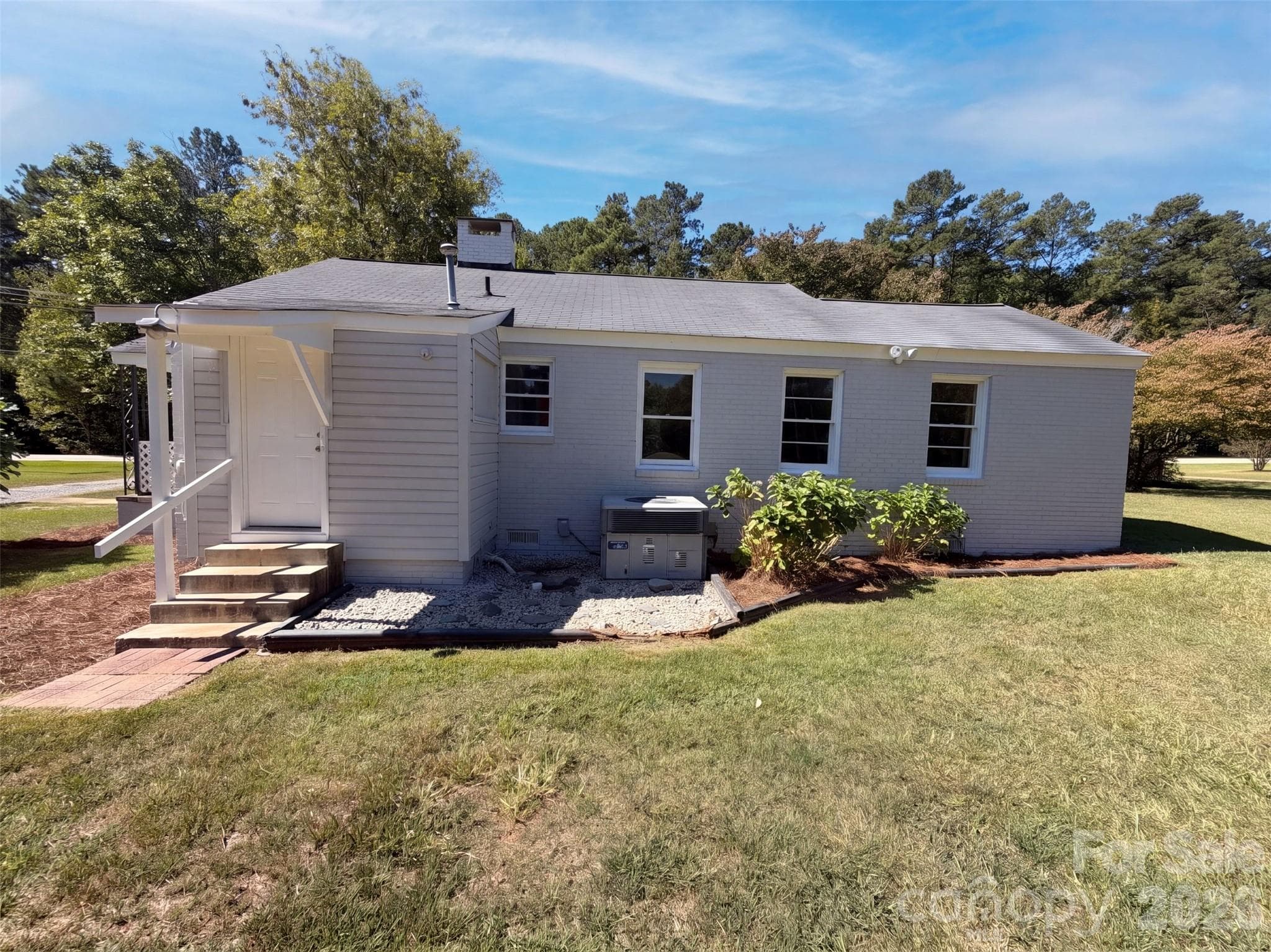 Single Family Residence at 521 Grace Avenue, Lancaster, photo 5 of 13