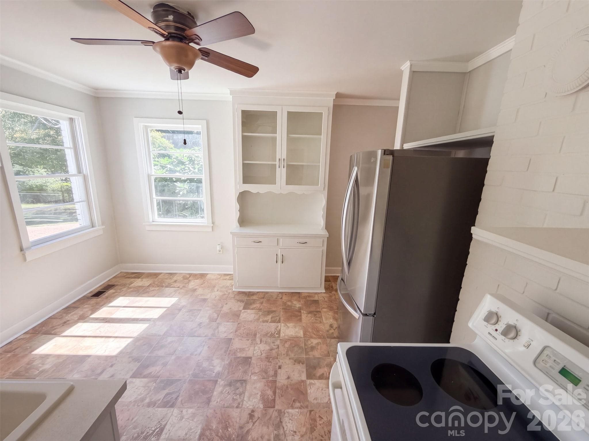 Single Family Residence at 521 Grace Avenue, Lancaster, photo 6 of 13