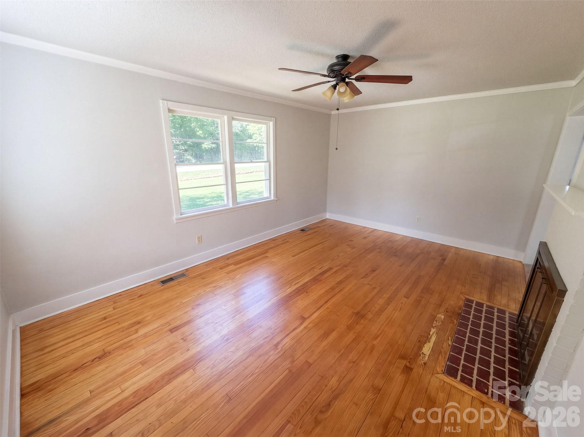 Single Family Residence at 521 Grace Avenue, Lancaster, photo 7 of 13