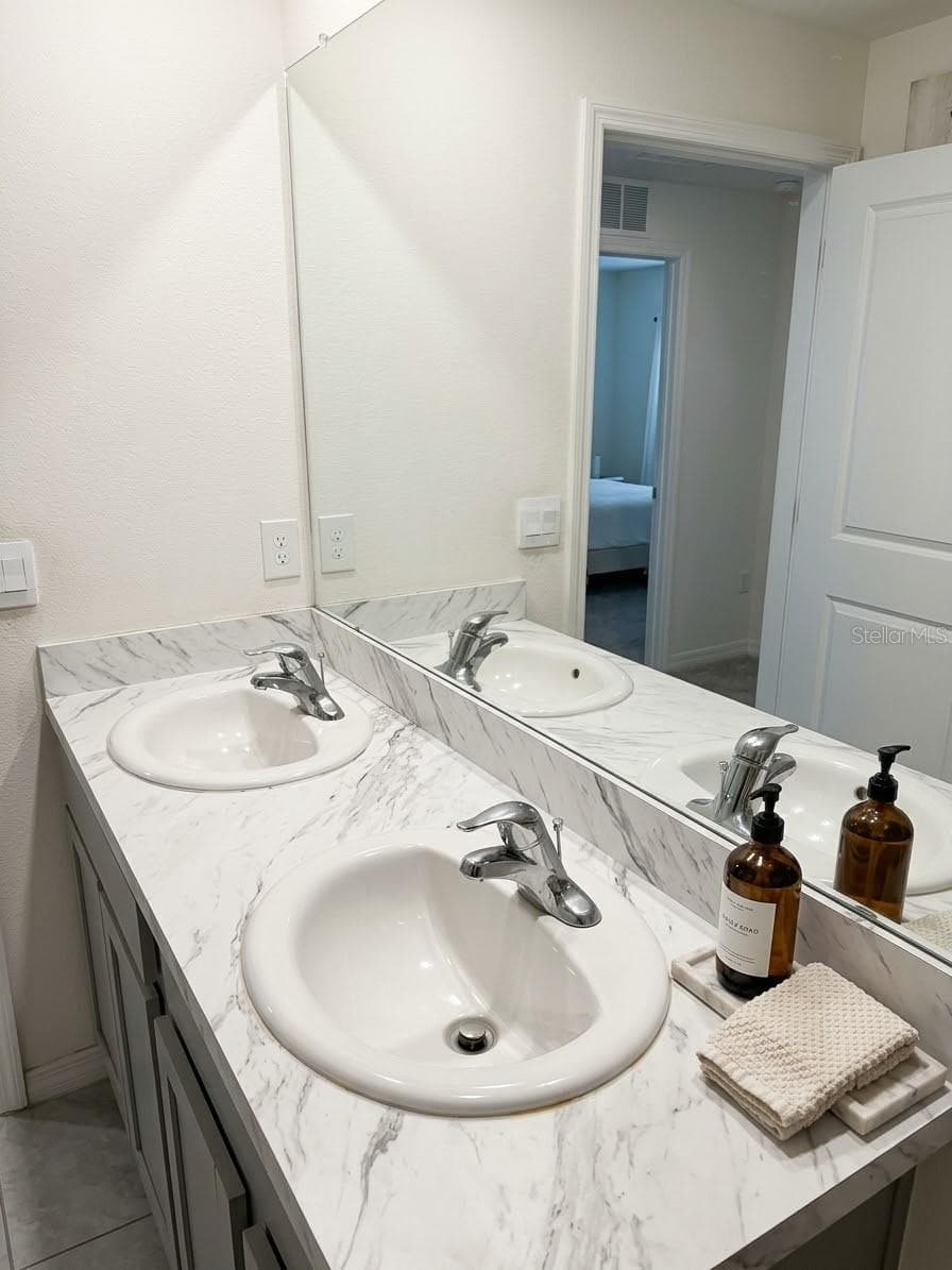 Primary bath vanity - 5058 GRANITE DUST PL, PALMETTO
