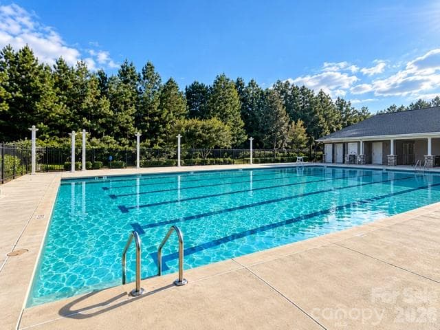 Single Family Residence at 1333 Secret Path Drive, Fort Mill, photo 13 of 49