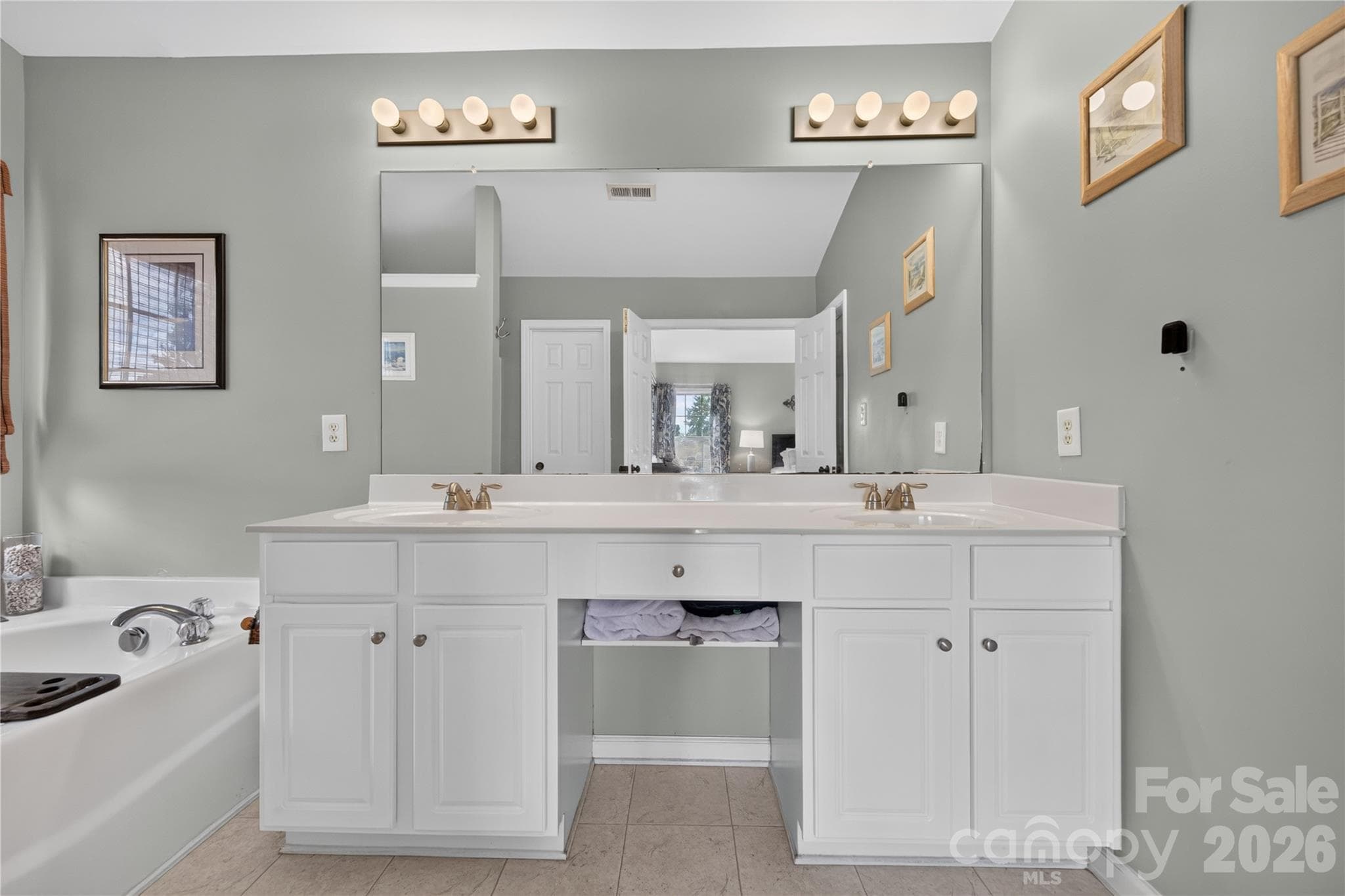Primary bathroom with dual vanities - 5725 Lindley Crescent Drive, Indian Trail