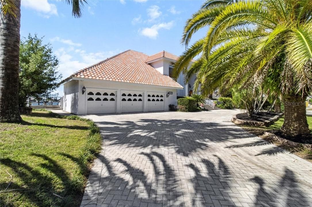 Single Family Residence at 1128 N Circle Drive, Crystal River FL 34429, Crystal River, photo 5 of 52
