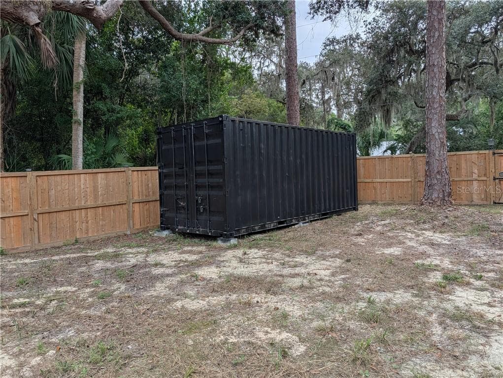 Storage container - 34 Palm DR, INGLIS FL 34449