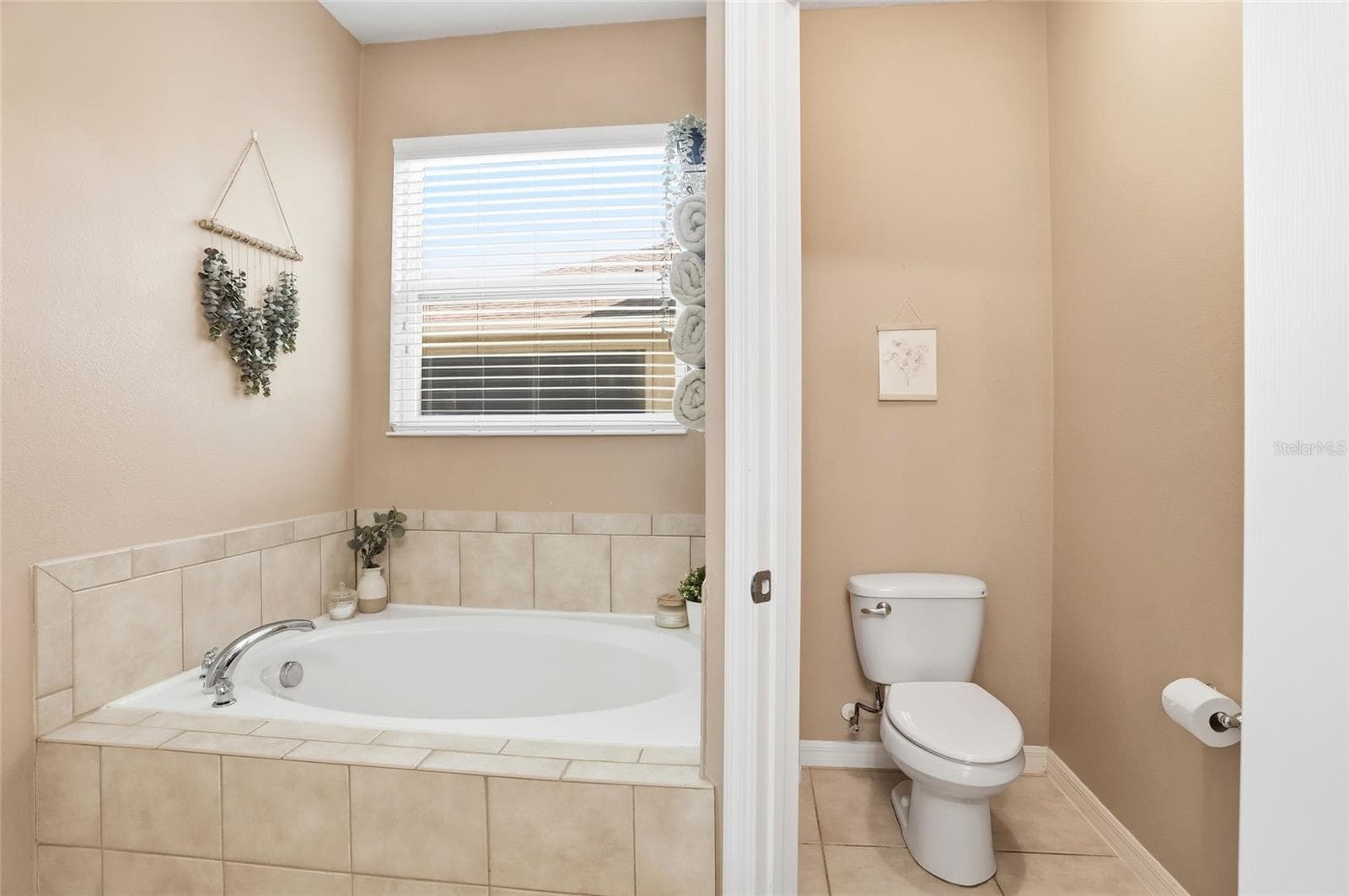 Single Family Residence at 1258 LEXINGTON AVE, DAVENPORT, photo 32 of 53
