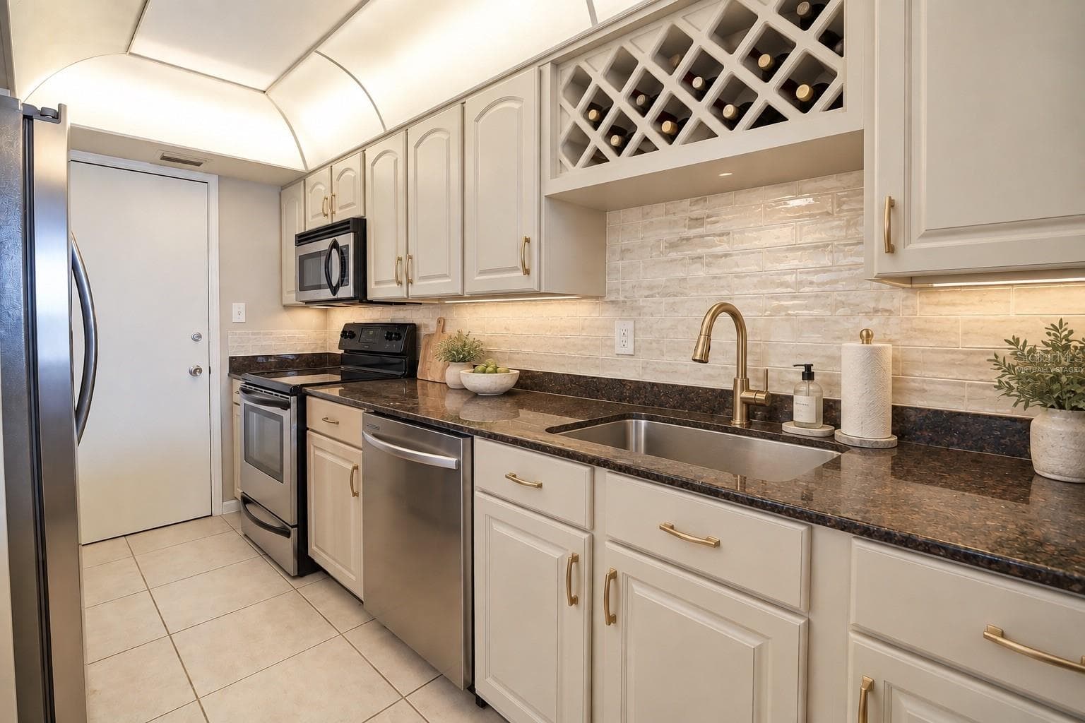 Virtually Staged - 7400 SUN ISLAND DR S #501, SOUTH PASADENA
