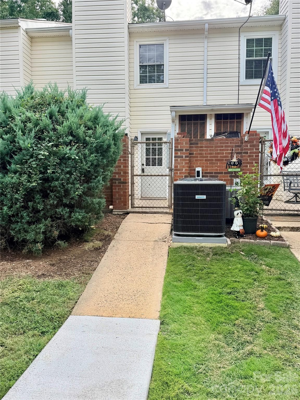 Back entrance - 11011 Hunter Trail Lane, Charlotte