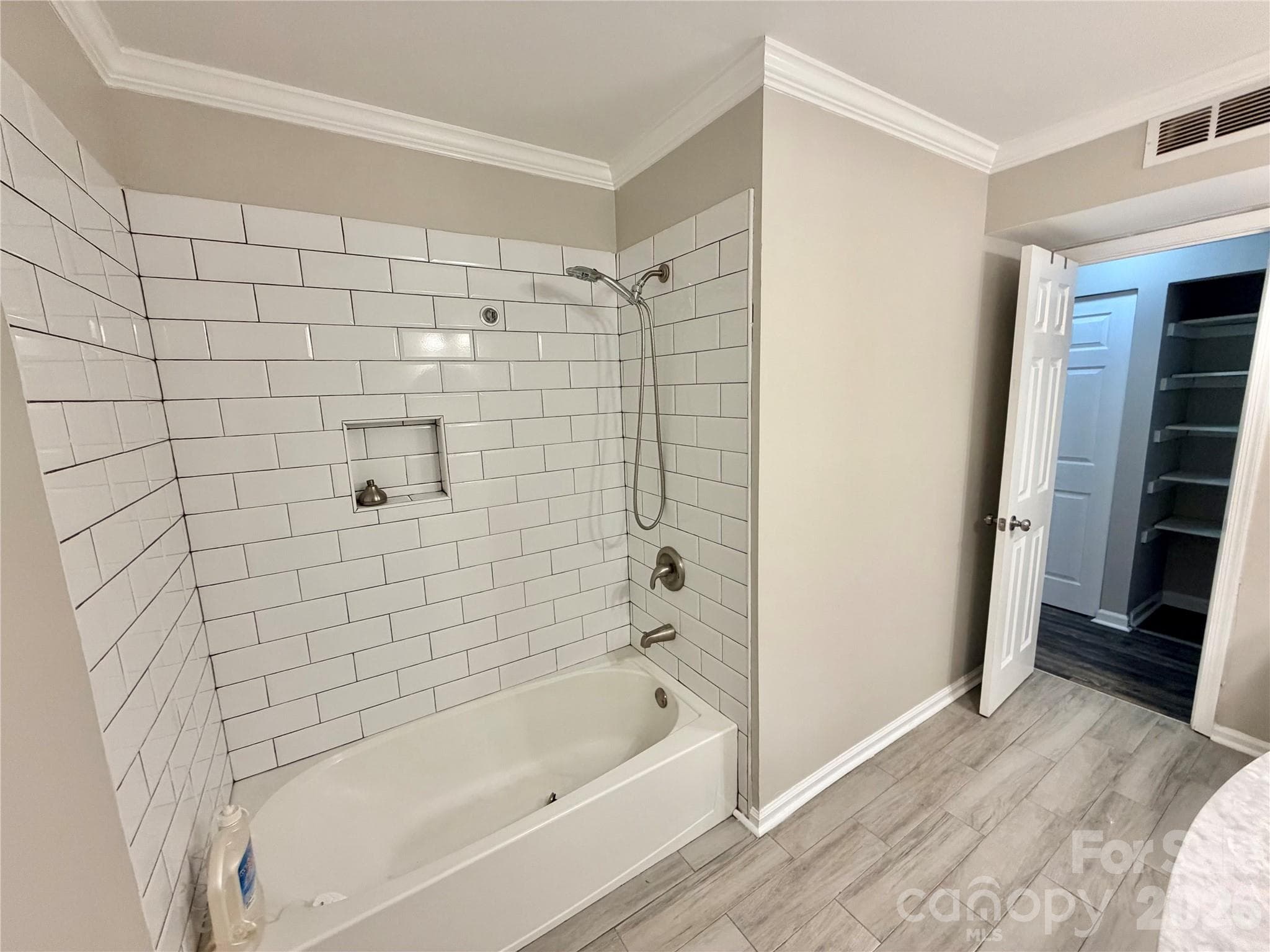 Full bath - 11011 Hunter Trail Lane, Charlotte