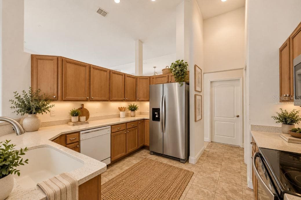 Virtually staged kitchen. - 2820 E NEWHAVEN ST, INVERNESS