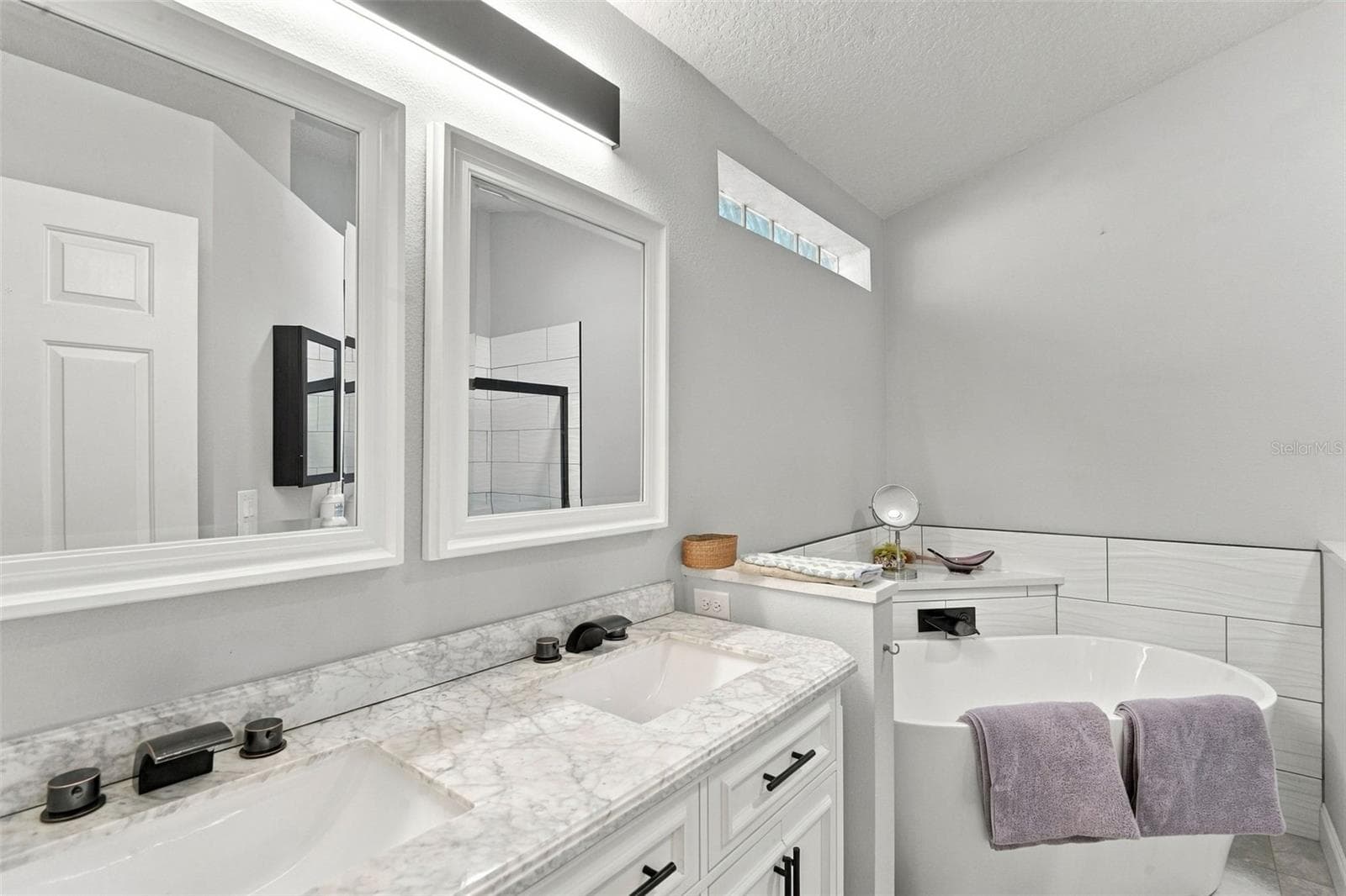 This ensuite bath is gorgeous! - 430 DEANNA CIR, DELAND