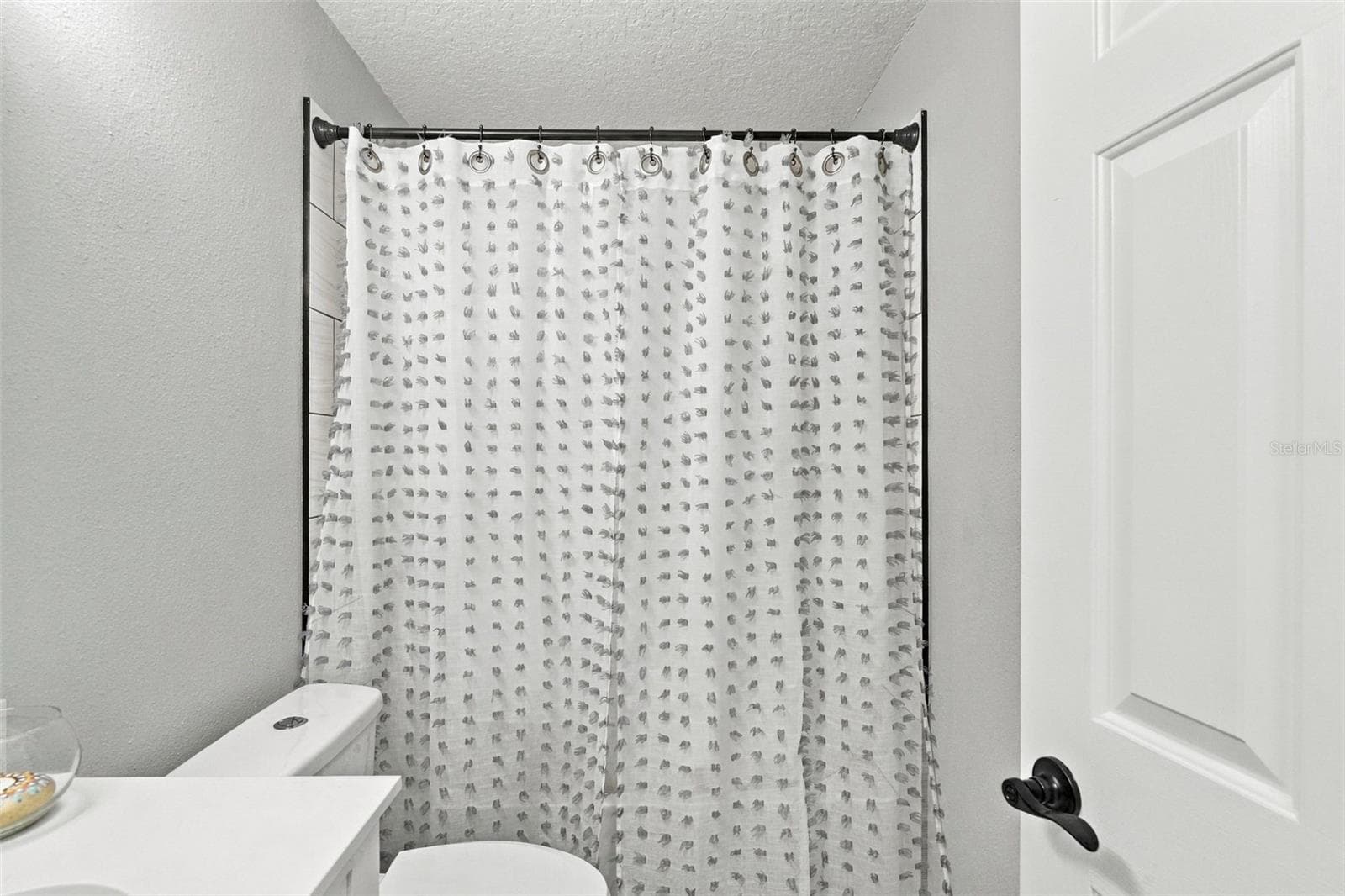Guest bath. - 430 DEANNA CIR, DELAND