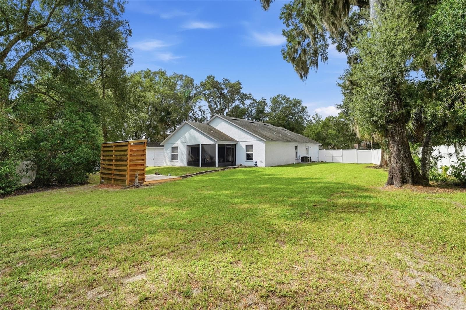 SOOOO much space! - 430 DEANNA CIR, DELAND