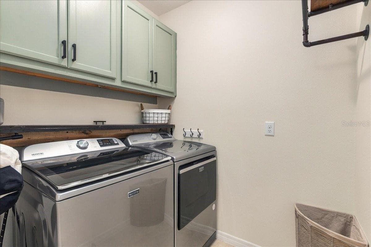 Single Family Residence at 5244 GREENHEART AVE, MOUNT DORA, photo 21 of 28