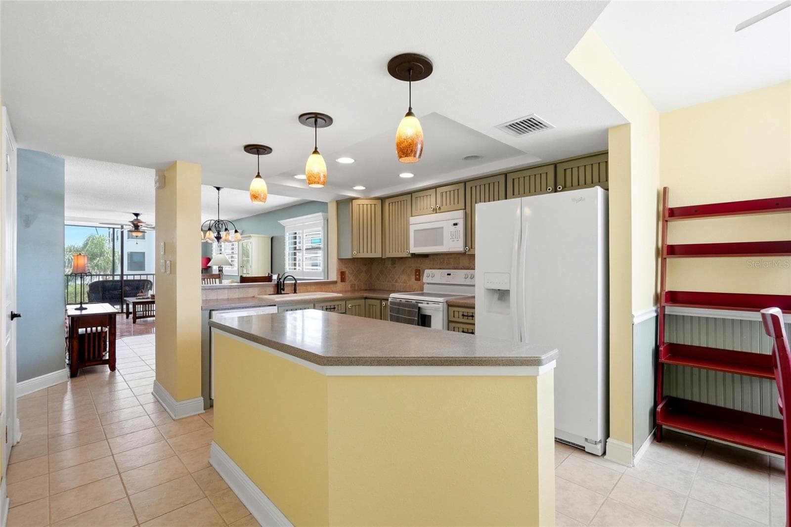 Condominium at 1328 PASADENA AVE S #308, SOUTH PASADENA, photo 3 of 33