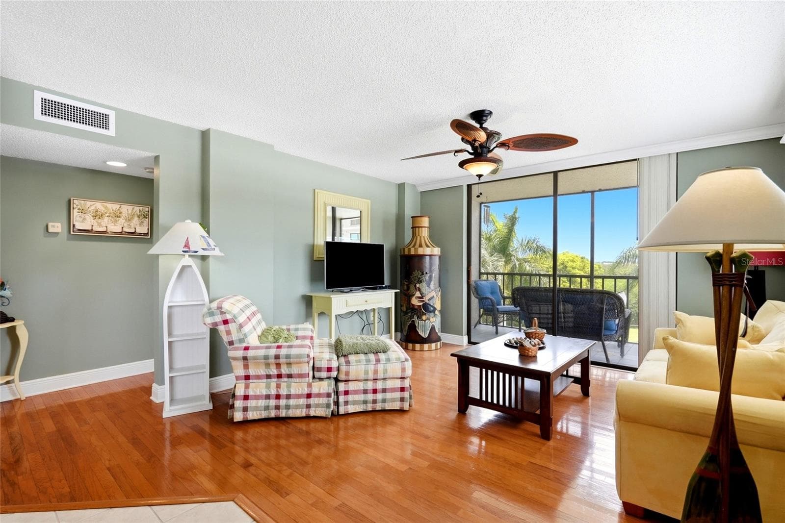 Condominium at 1328 PASADENA AVE S #308, SOUTH PASADENA, photo 8 of 33