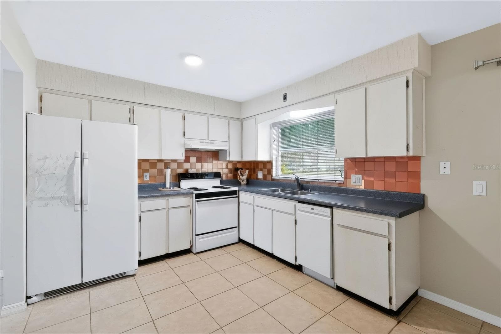 Kitchen - 852 OXFORD CT, DUNEDIN
