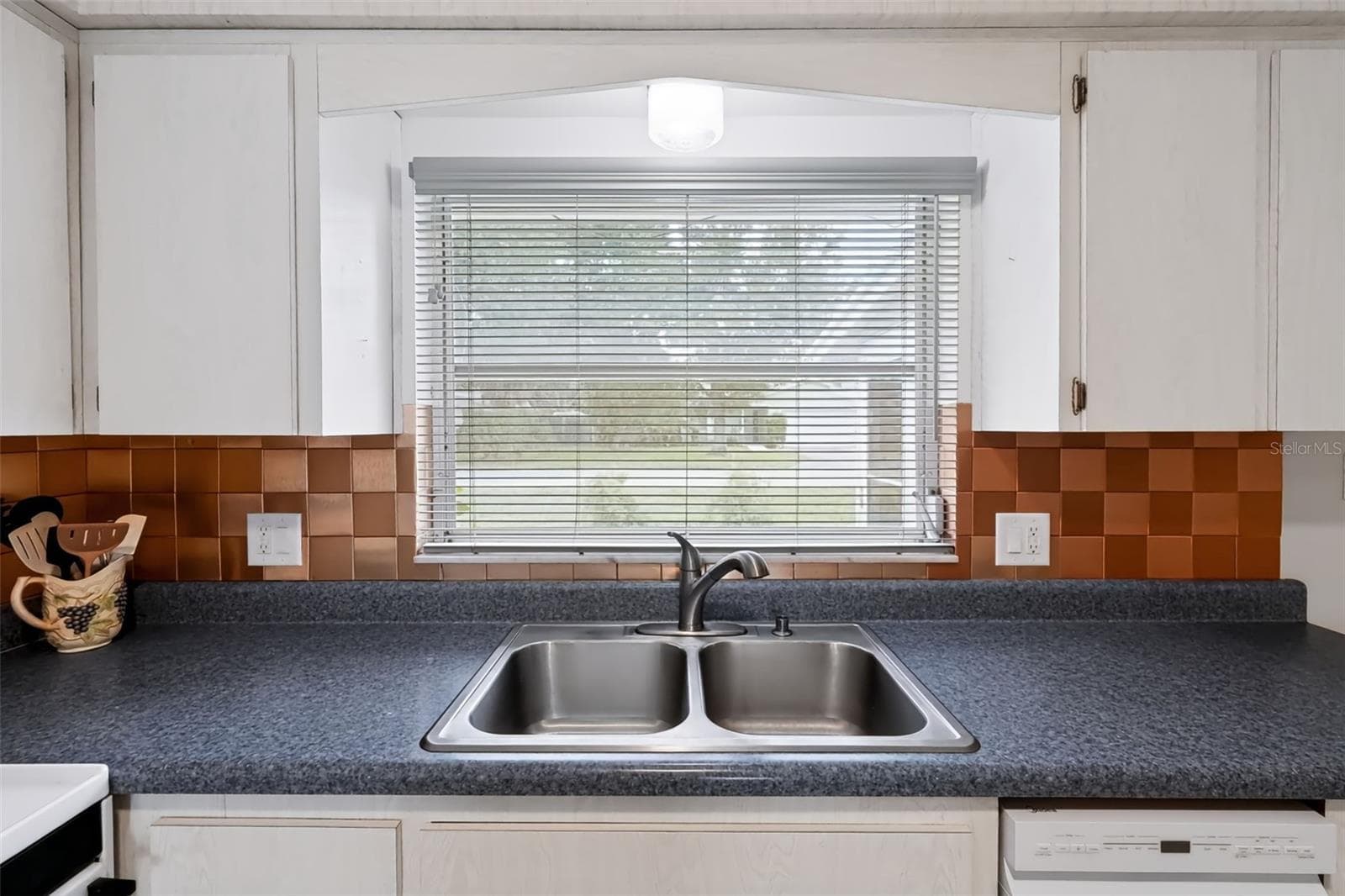 Kitchen - 852 OXFORD CT, DUNEDIN