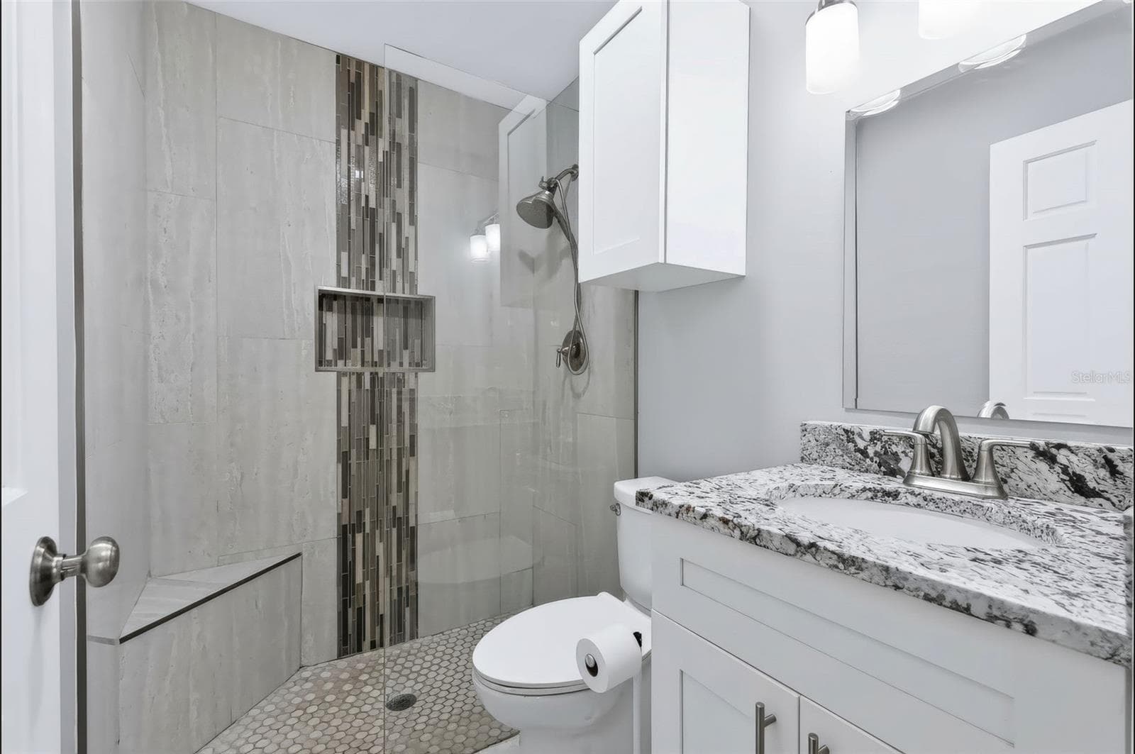 Guest Bathroom - 852 OXFORD CT, DUNEDIN