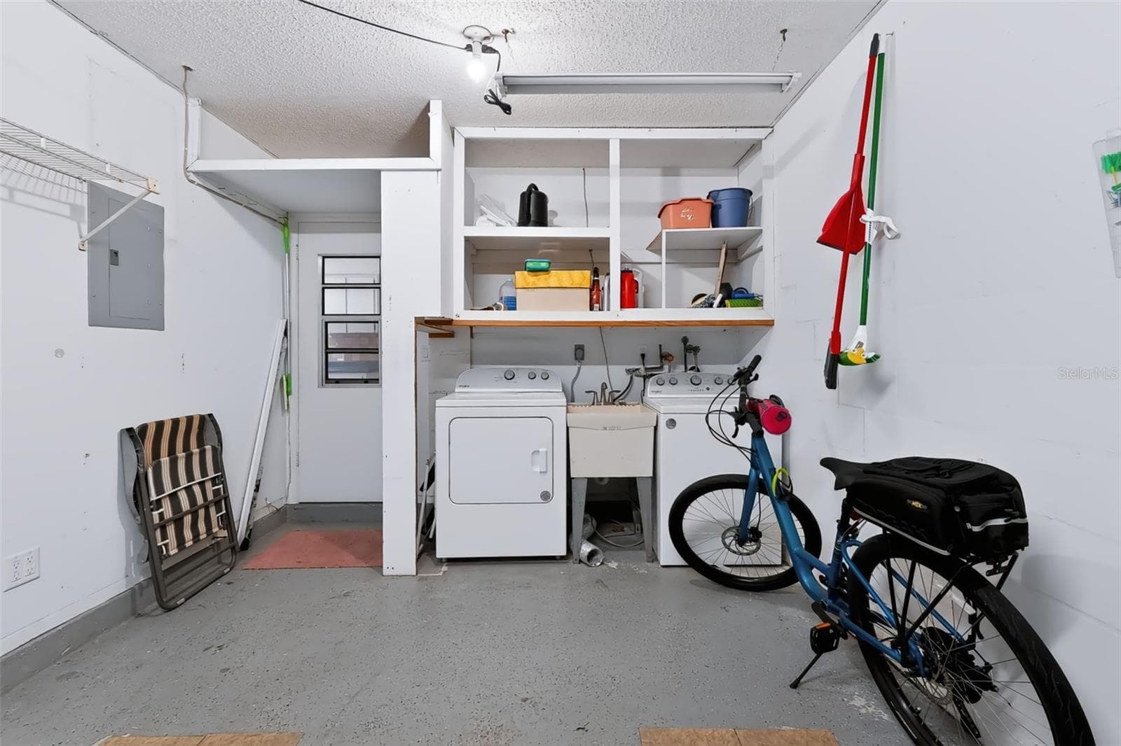 Garage/Laundry - 852 OXFORD CT, DUNEDIN