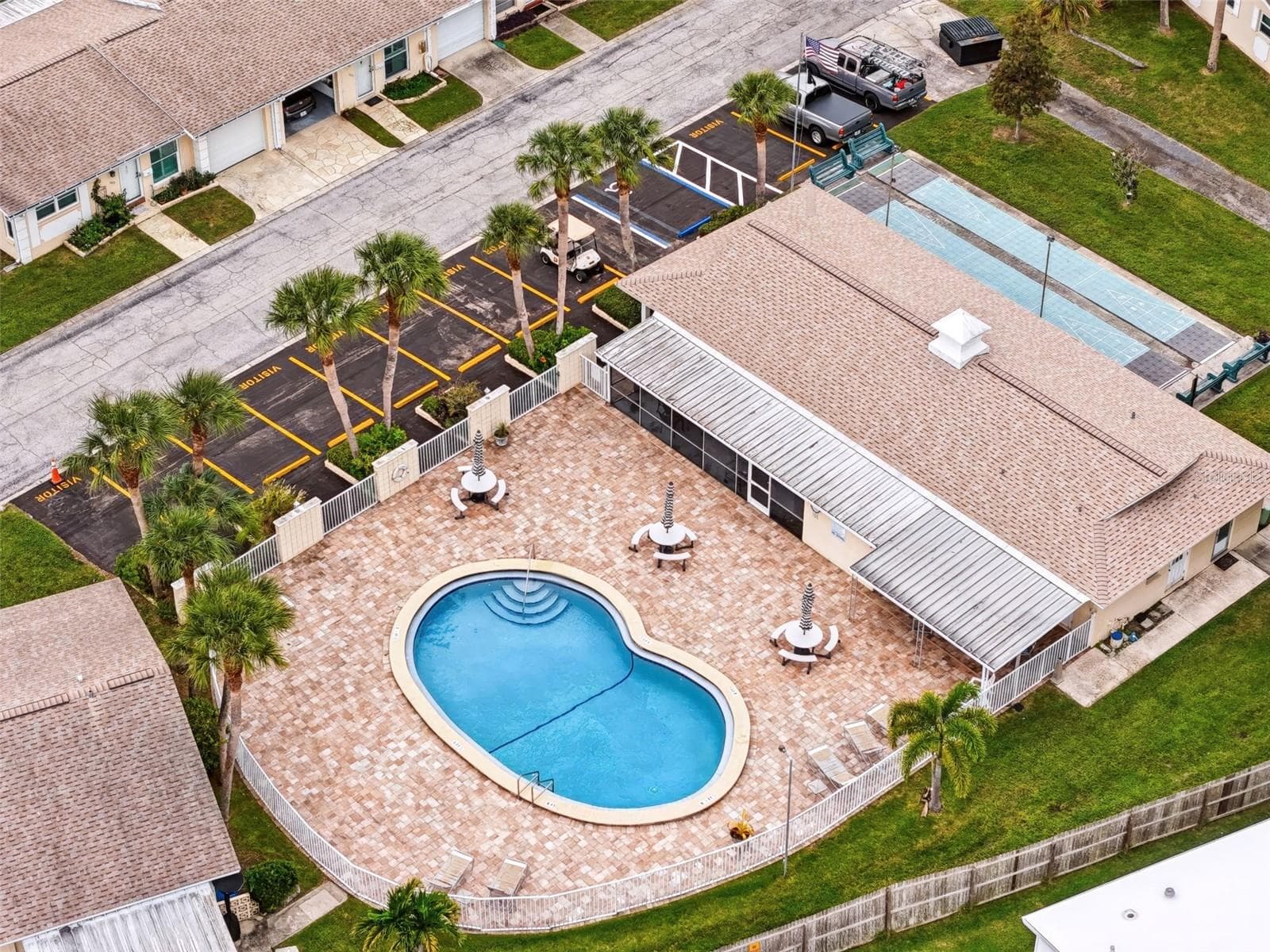 Pool and Shuffleboard - 852 OXFORD CT, DUNEDIN