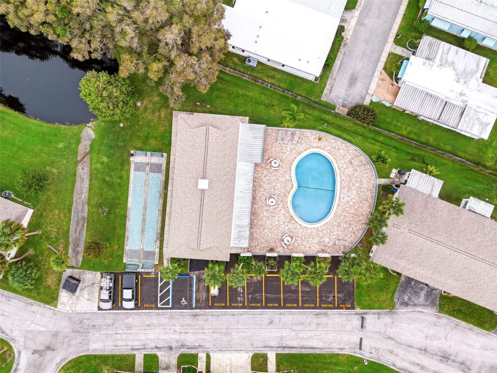 Pool and Shuffleboard - 852 OXFORD CT, DUNEDIN