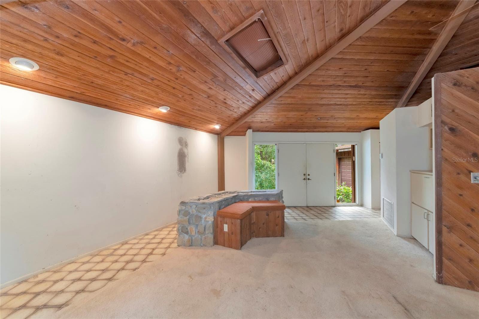 High ceiling in the combined Living/Dining Room - 4781 STONE RIDGE TRL, SARASOTA