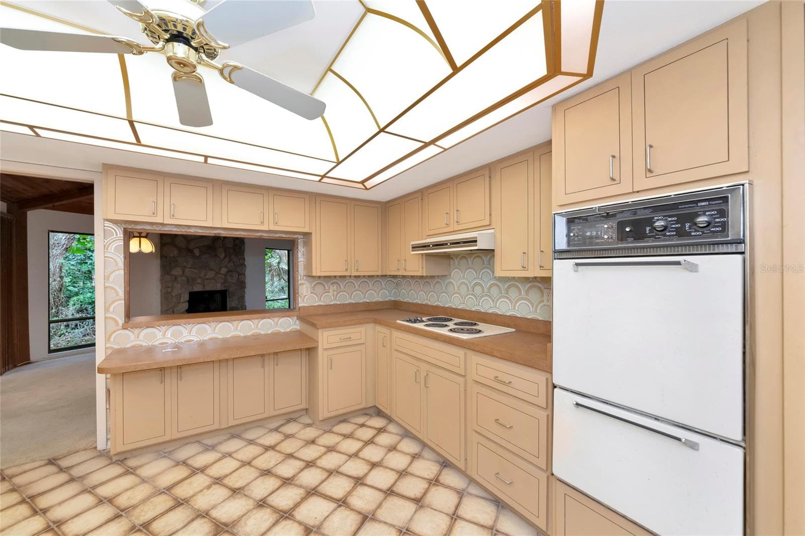 Large Kitchen with Pass Through to the Dining Room - 4781 STONE RIDGE TRL, SARASOTA