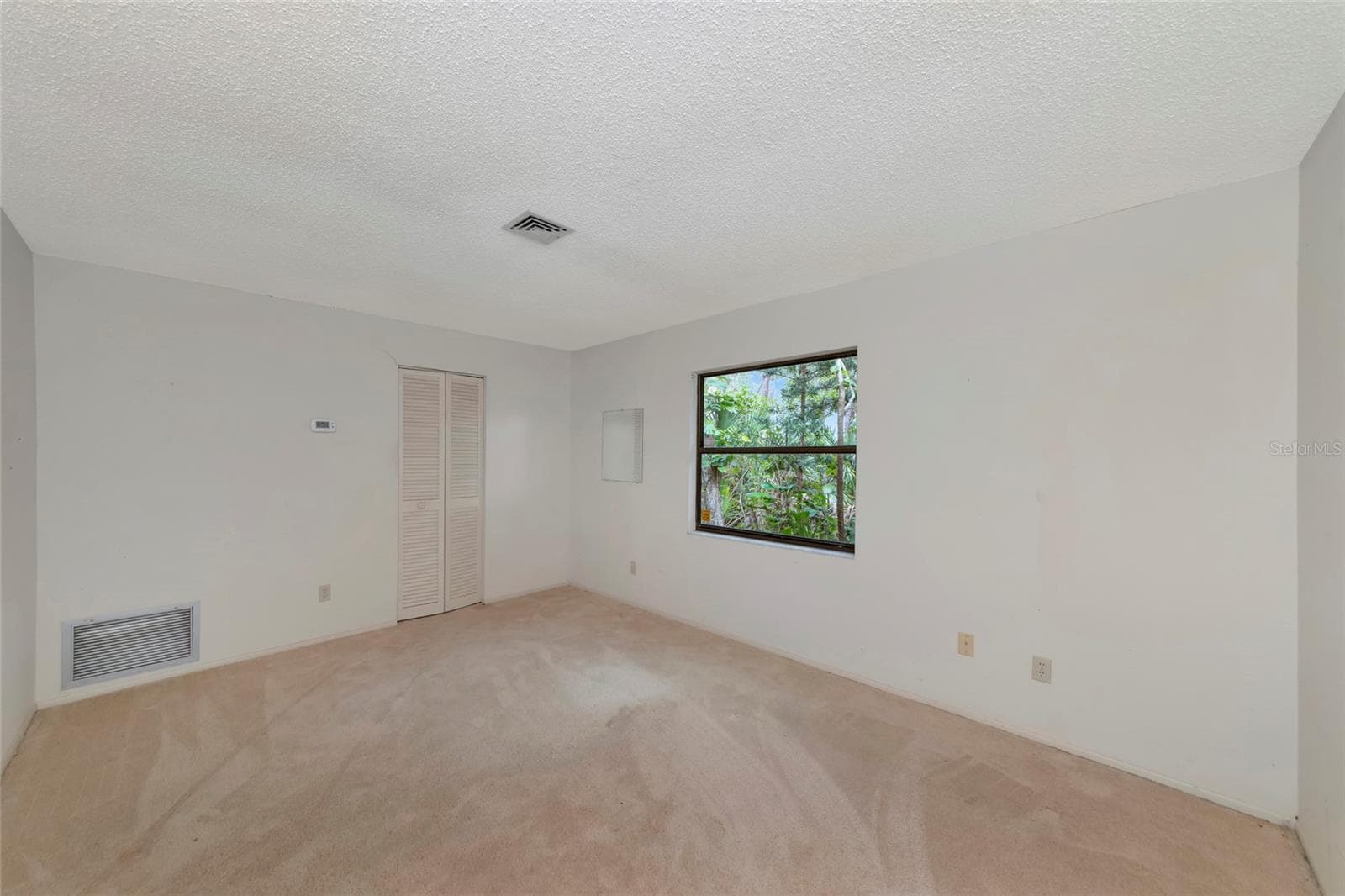 Split Plan for the two Guest Bedrooms. This one has a Walk-In Closet. - 4781 STONE RIDGE TRL, SARASOTA