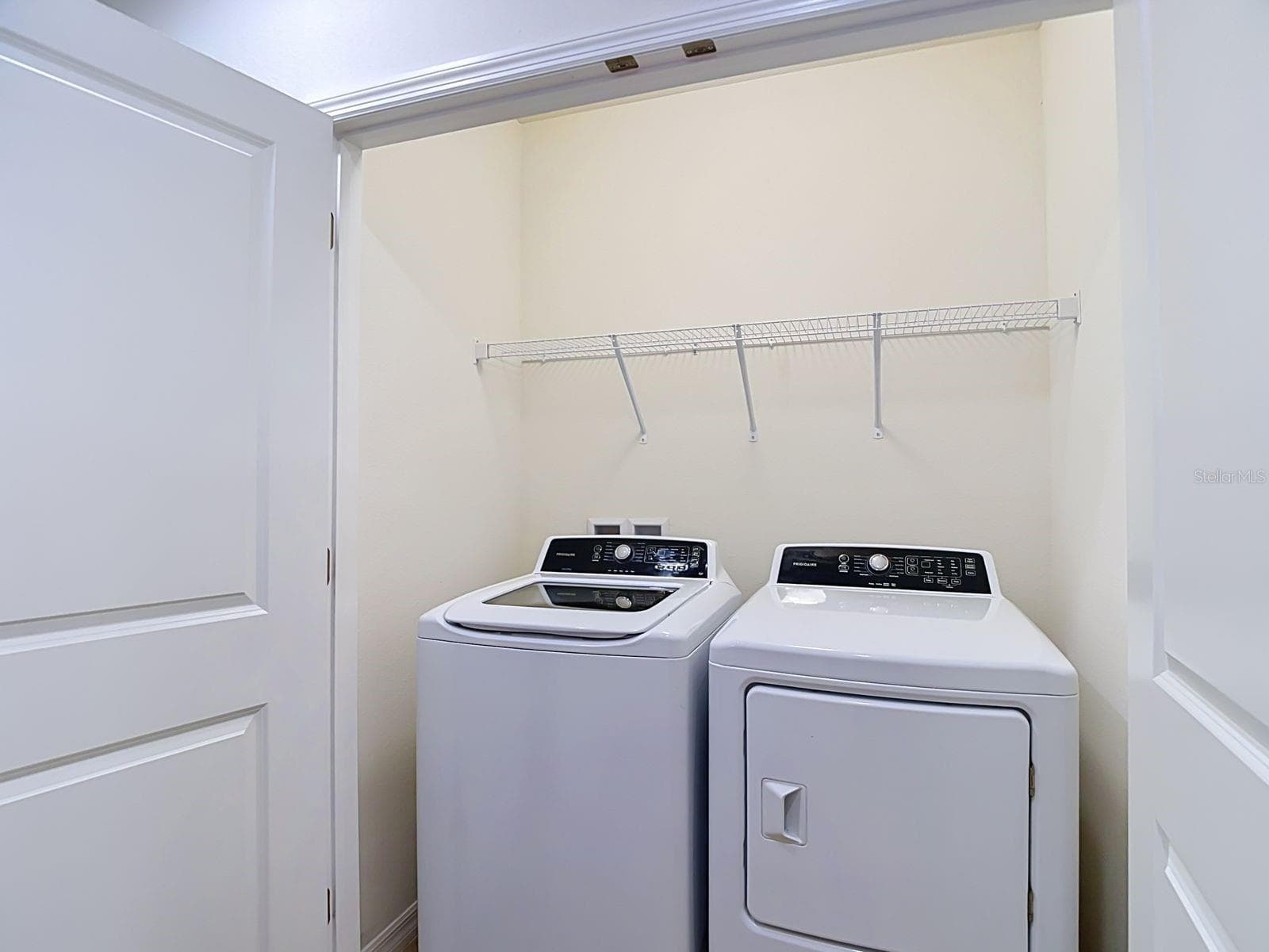 Upstairs washer and dryer - 3328 PLEASANT WILLOW CT, BRANDON