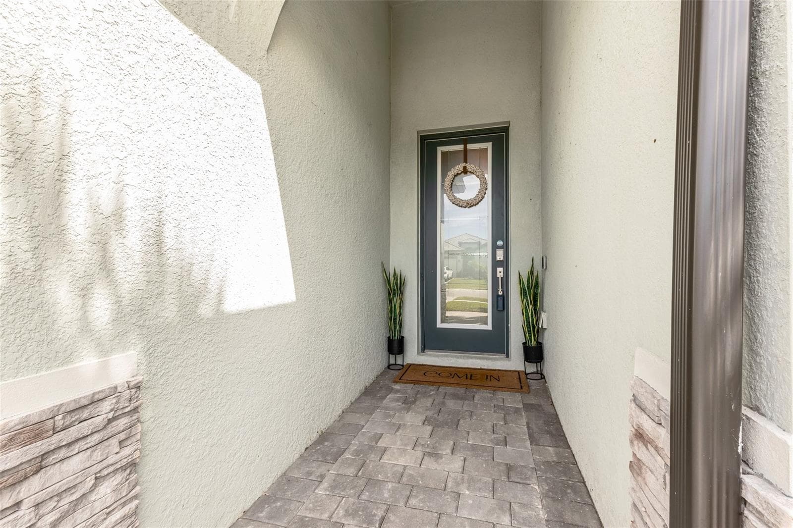 Single Family Residence at 17400 LUMINOUS AVE, VENICE, photo 3 of 70