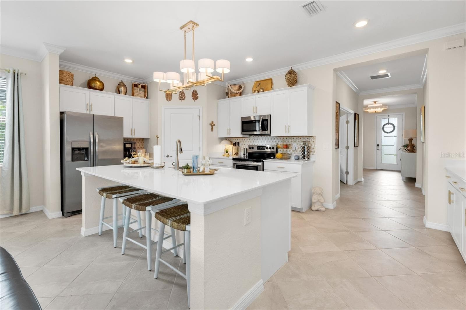 Single Family Residence at 17400 LUMINOUS AVE, VENICE, photo 4 of 70