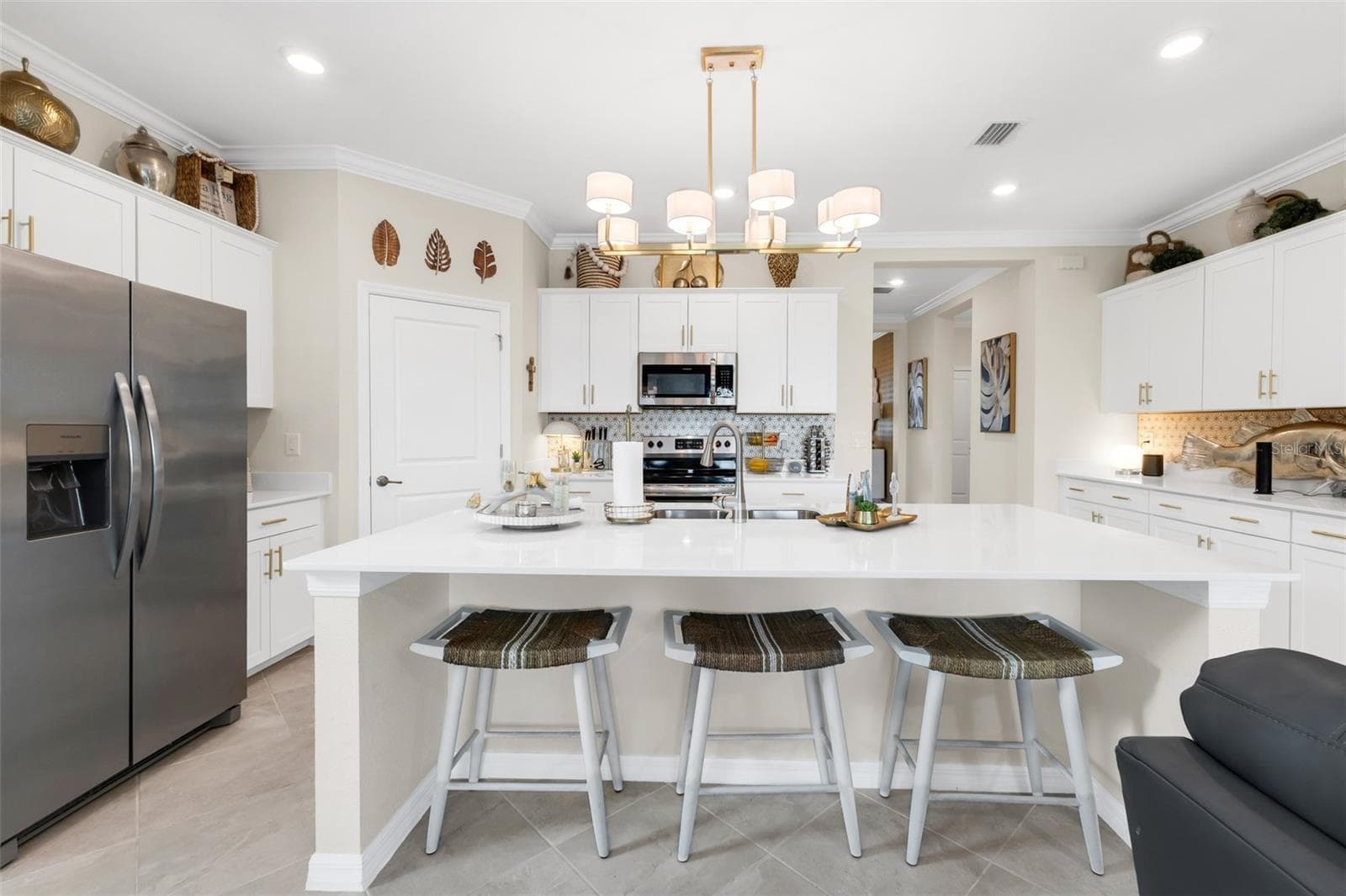 Single Family Residence at 17400 LUMINOUS AVE, VENICE, photo 10 of 70