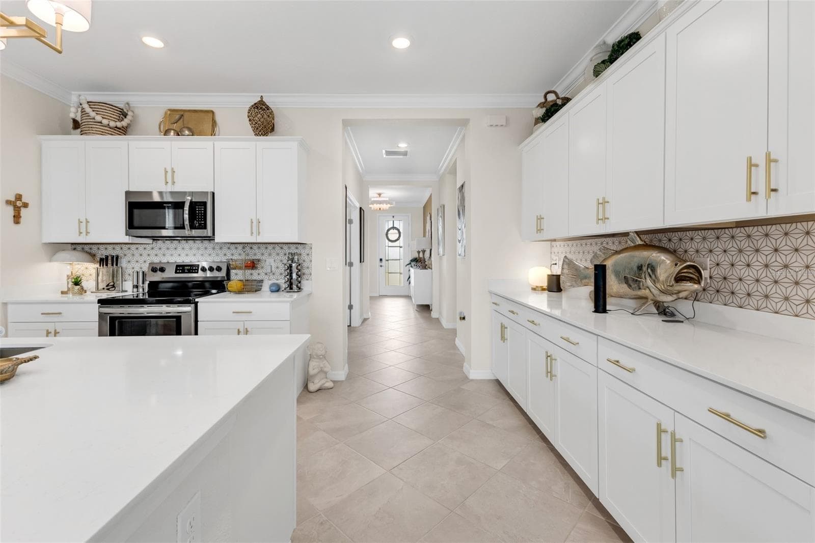 Single Family Residence at 17400 LUMINOUS AVE, VENICE, photo 12 of 70