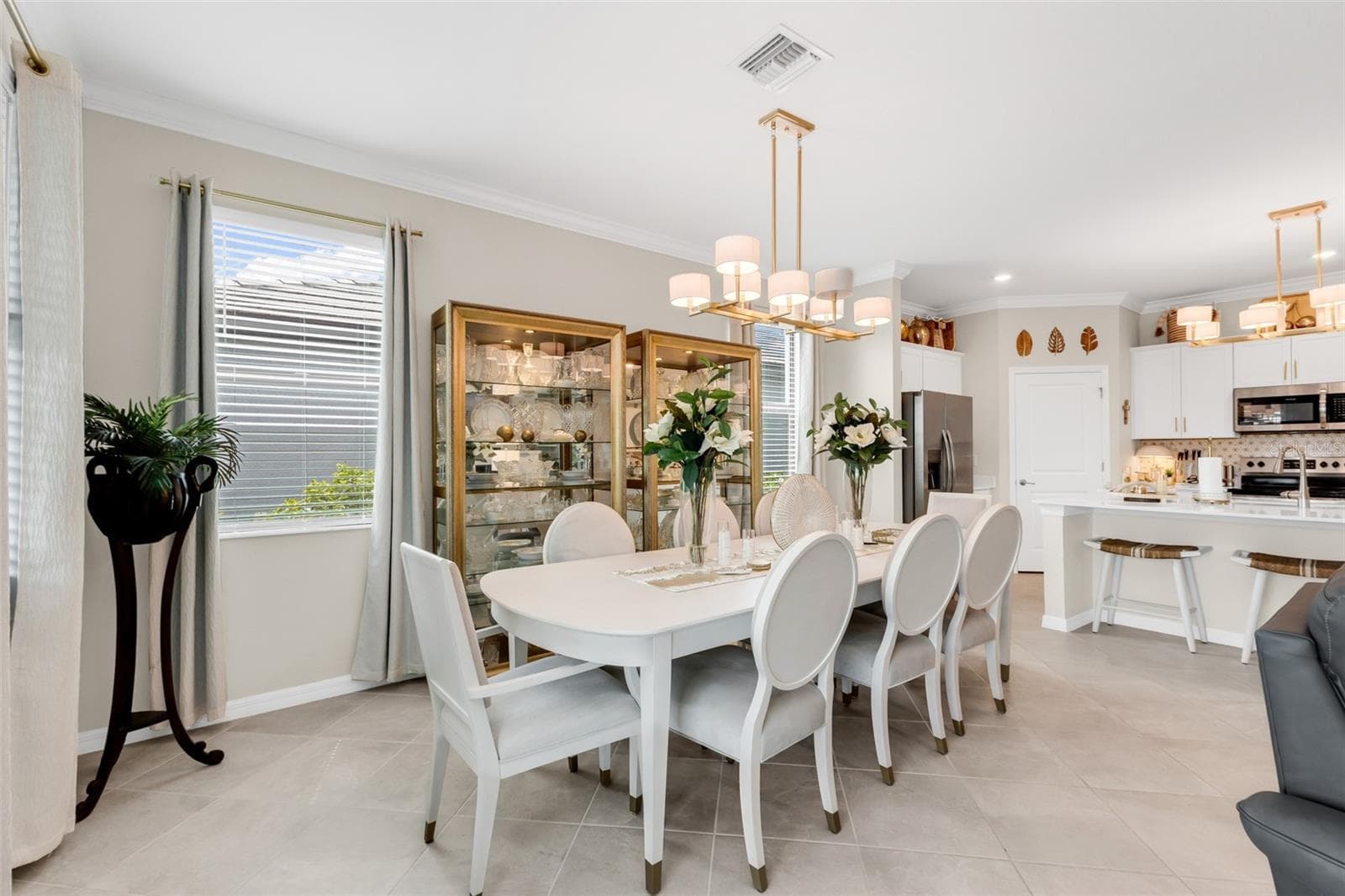 Single Family Residence at 17400 LUMINOUS AVE, VENICE, photo 13 of 70