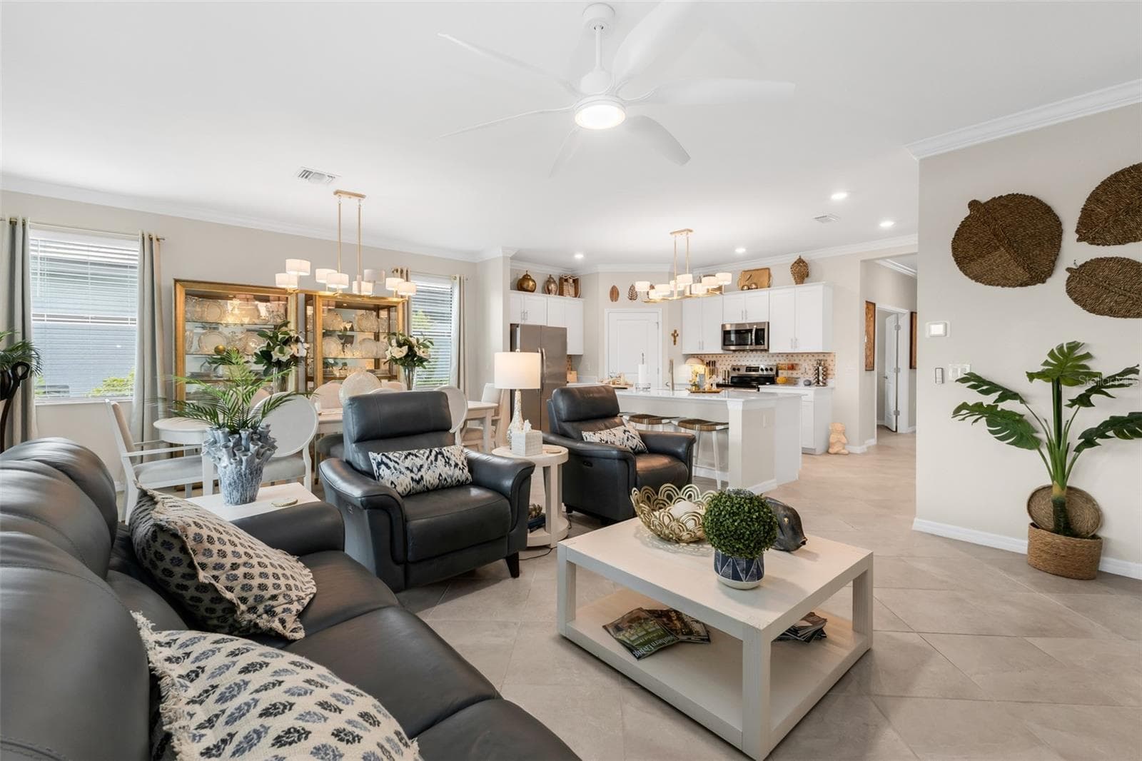 Single Family Residence at 17400 LUMINOUS AVE, VENICE, photo 17 of 70