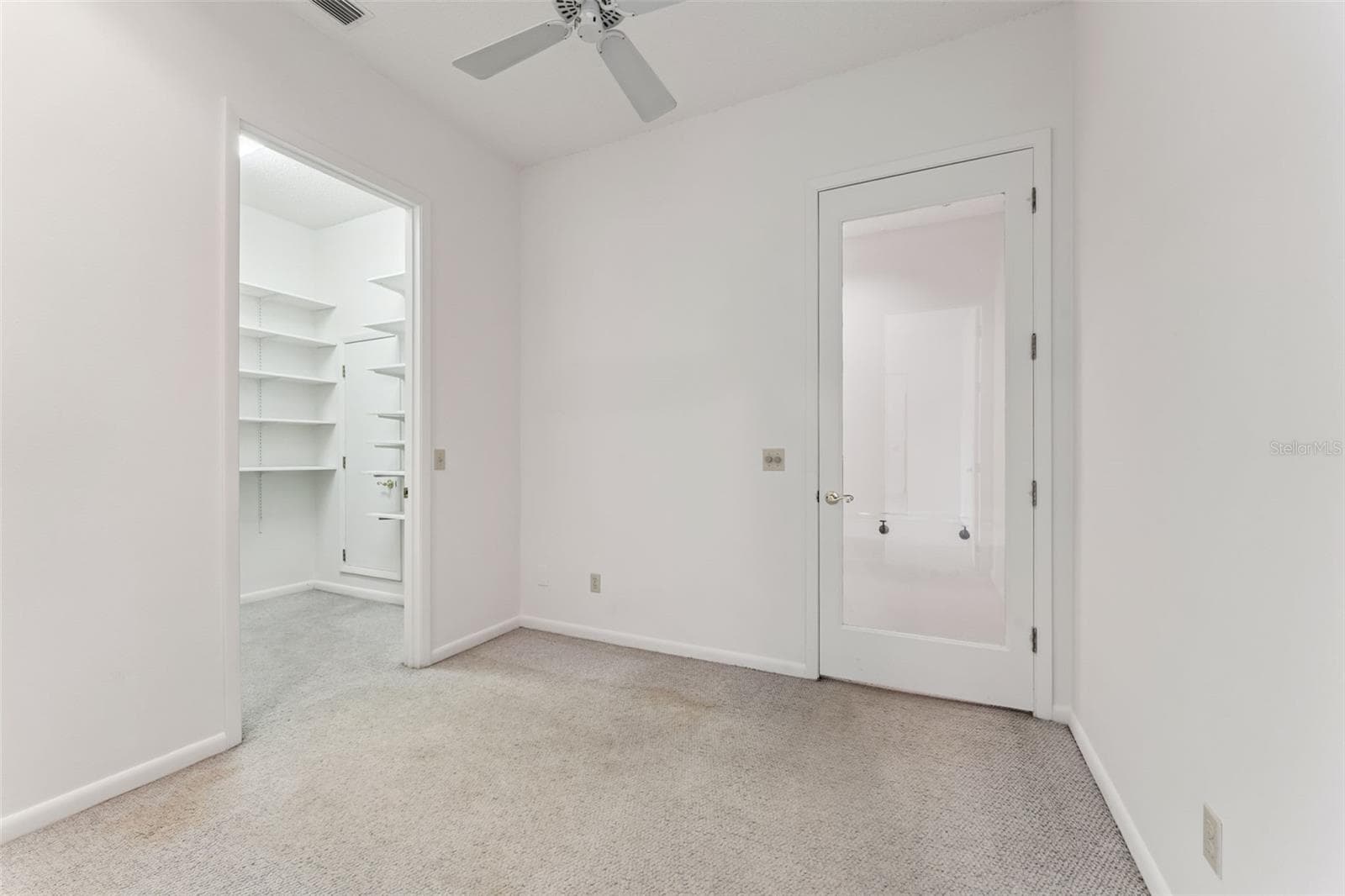 Bonus room and huge walk in closet - 221 PINE CONE LN, LONGWOOD