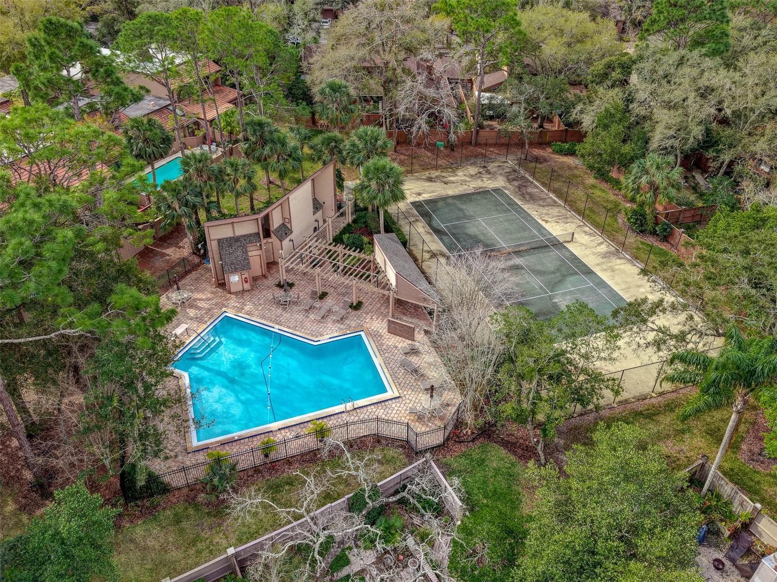 Community pool and clay tennis courts for Whispering Pines village - 221 PINE CONE LN, LONGWOOD